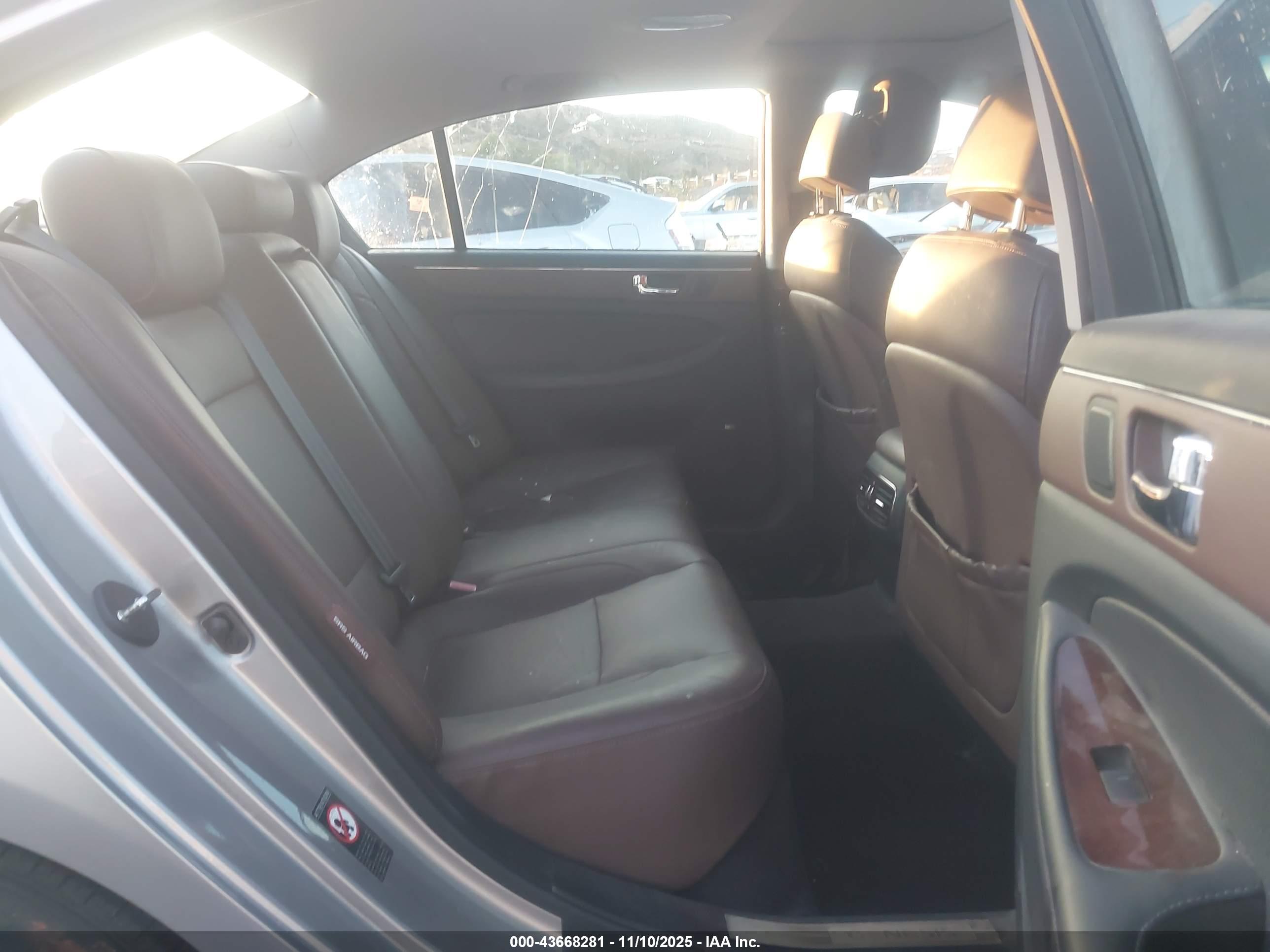HYUNDAI GENESIS image 8