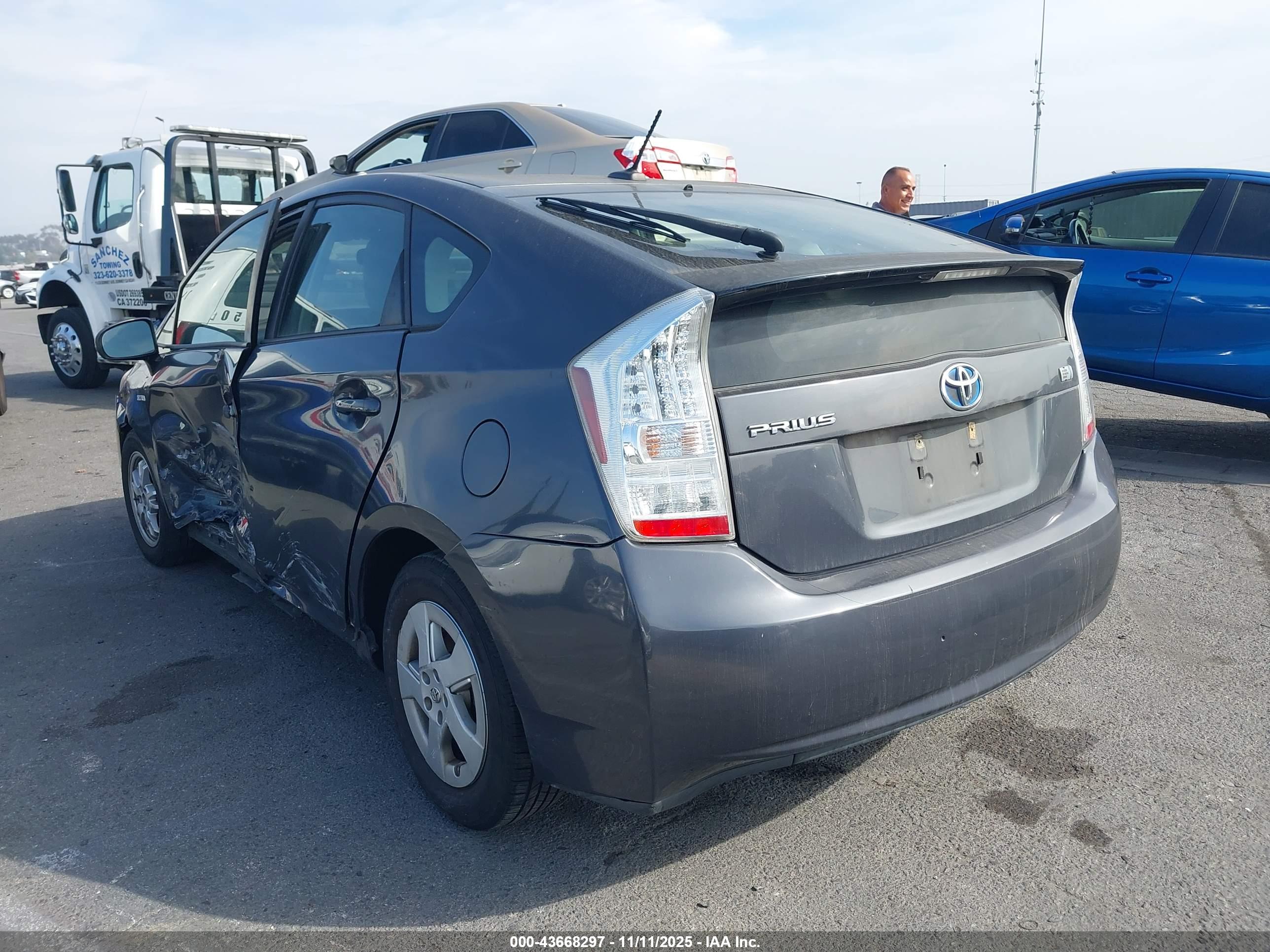 TOYOTA PRIUS image 3