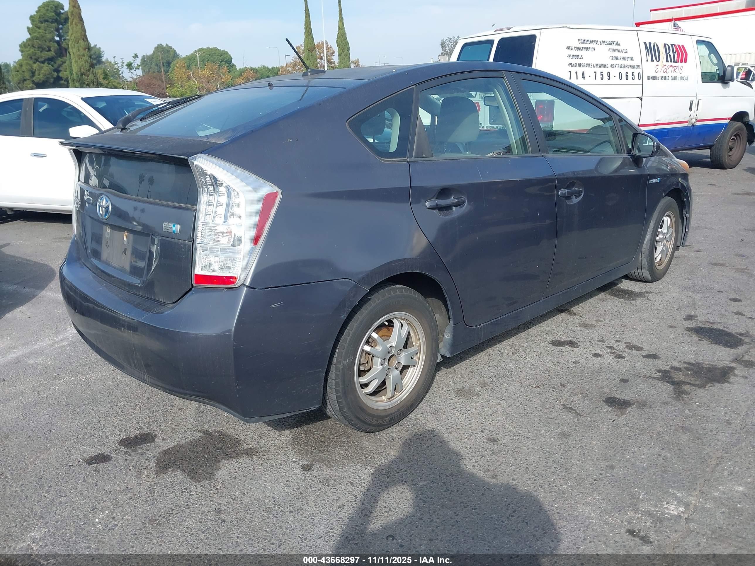 TOYOTA PRIUS image 4