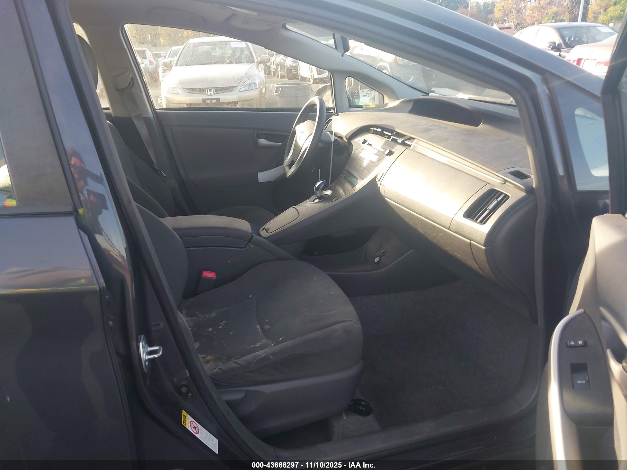 TOYOTA PRIUS image 5