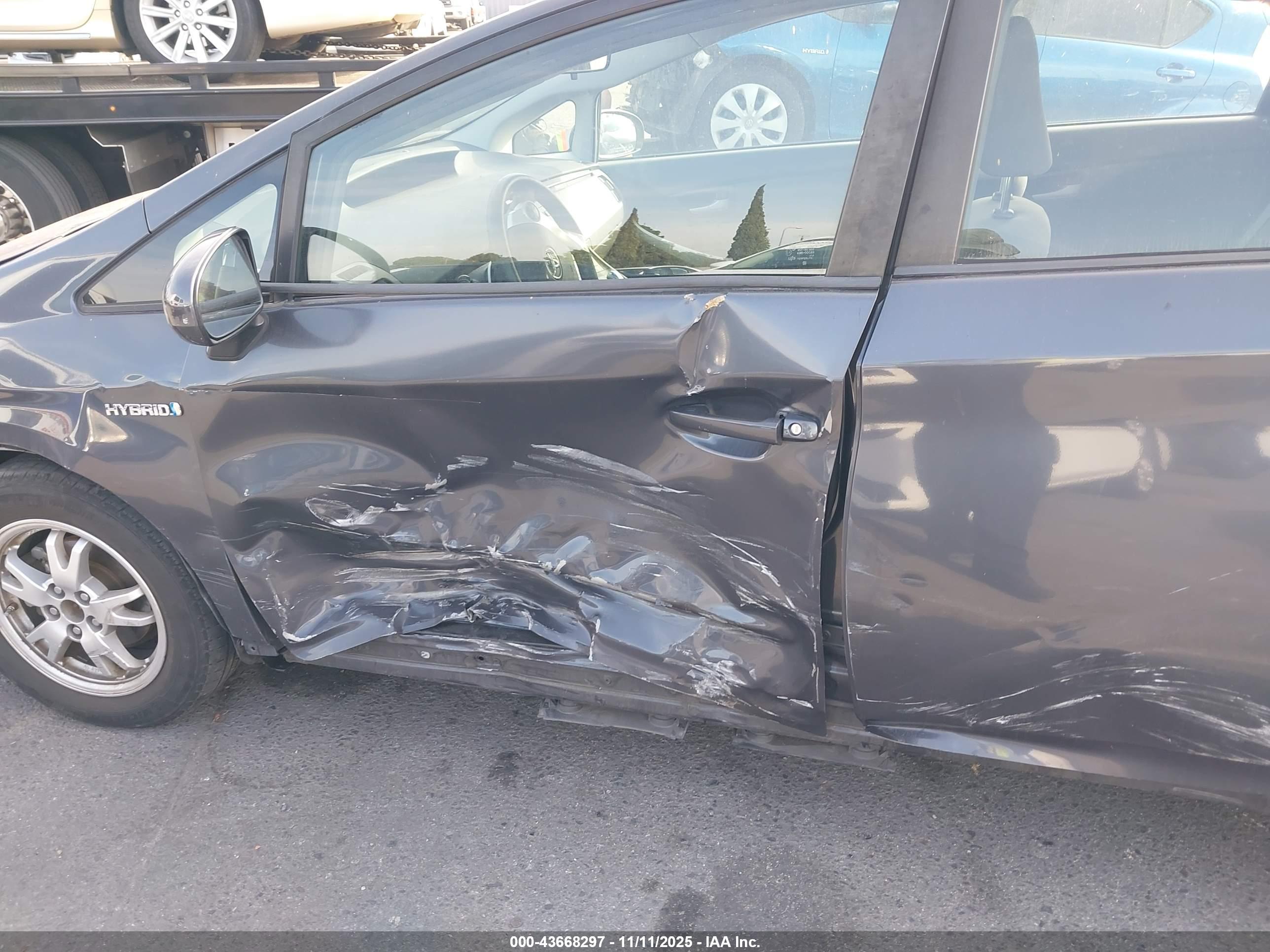 TOYOTA PRIUS image 6