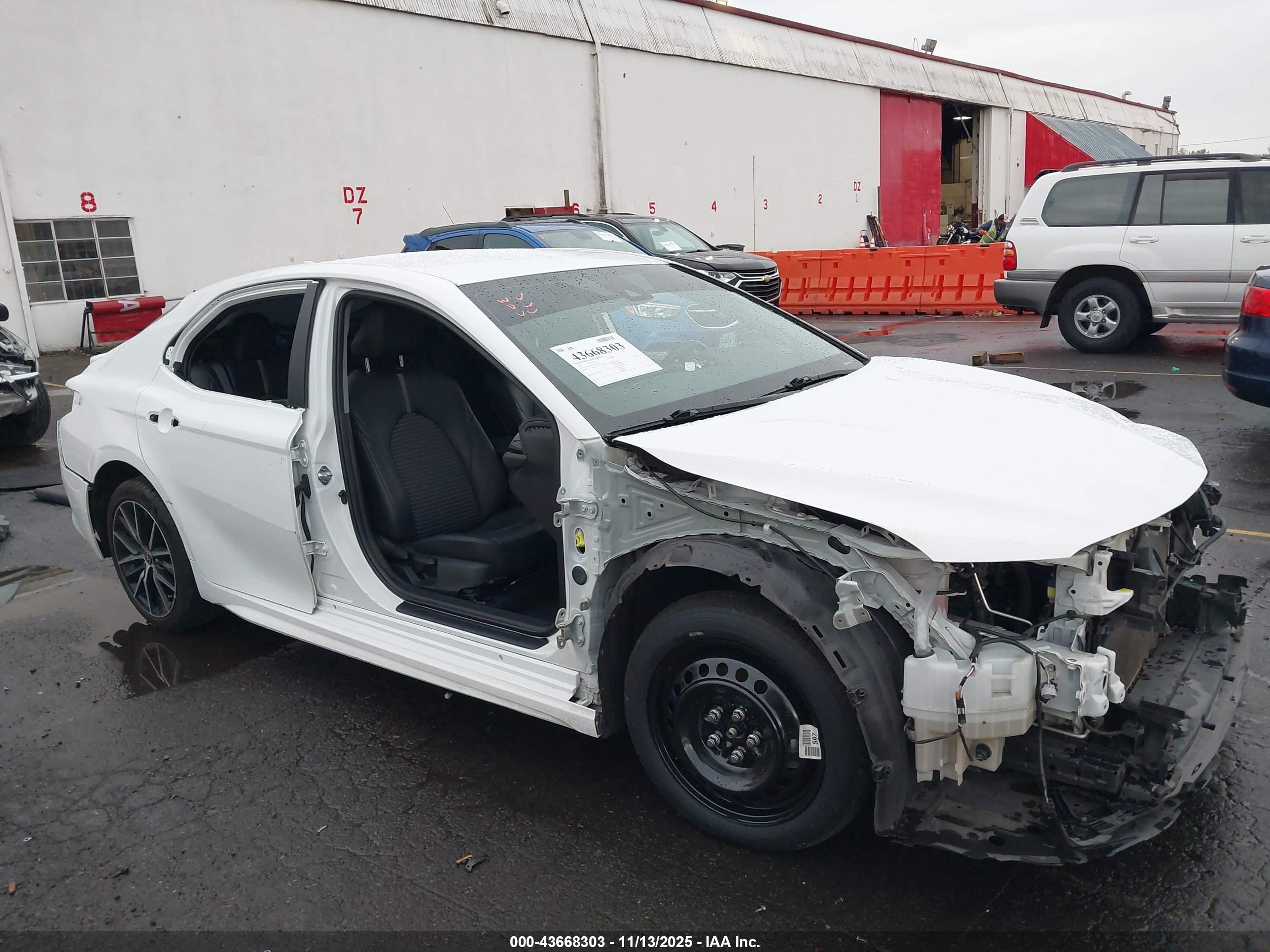 TOYOTA CAMRY image 6