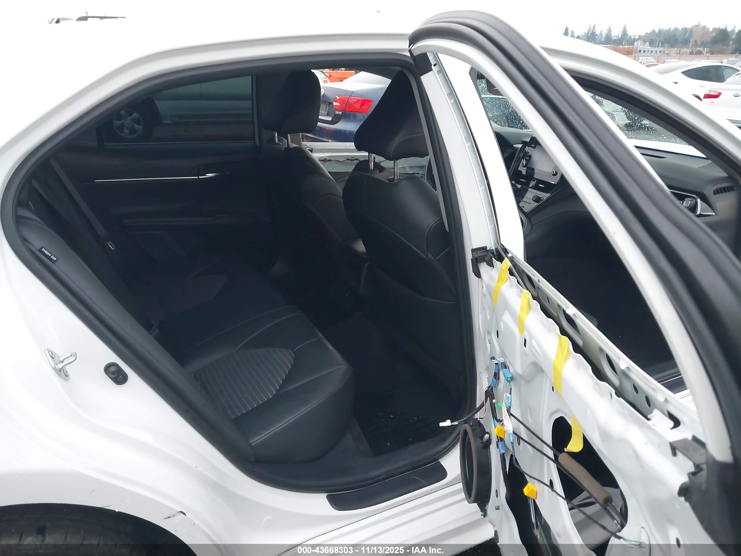 TOYOTA CAMRY image 8