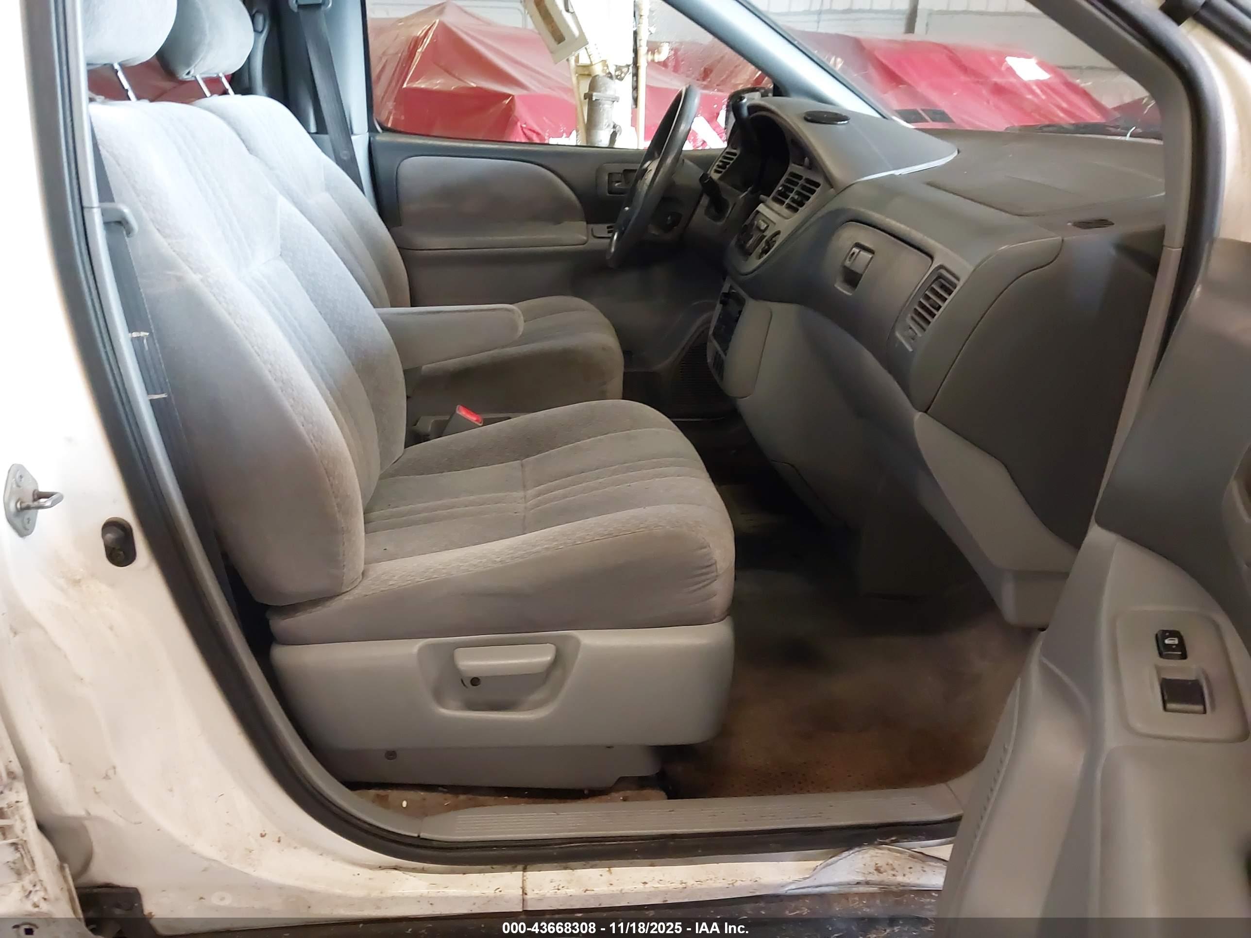 TOYOTA SIENNA image 5
