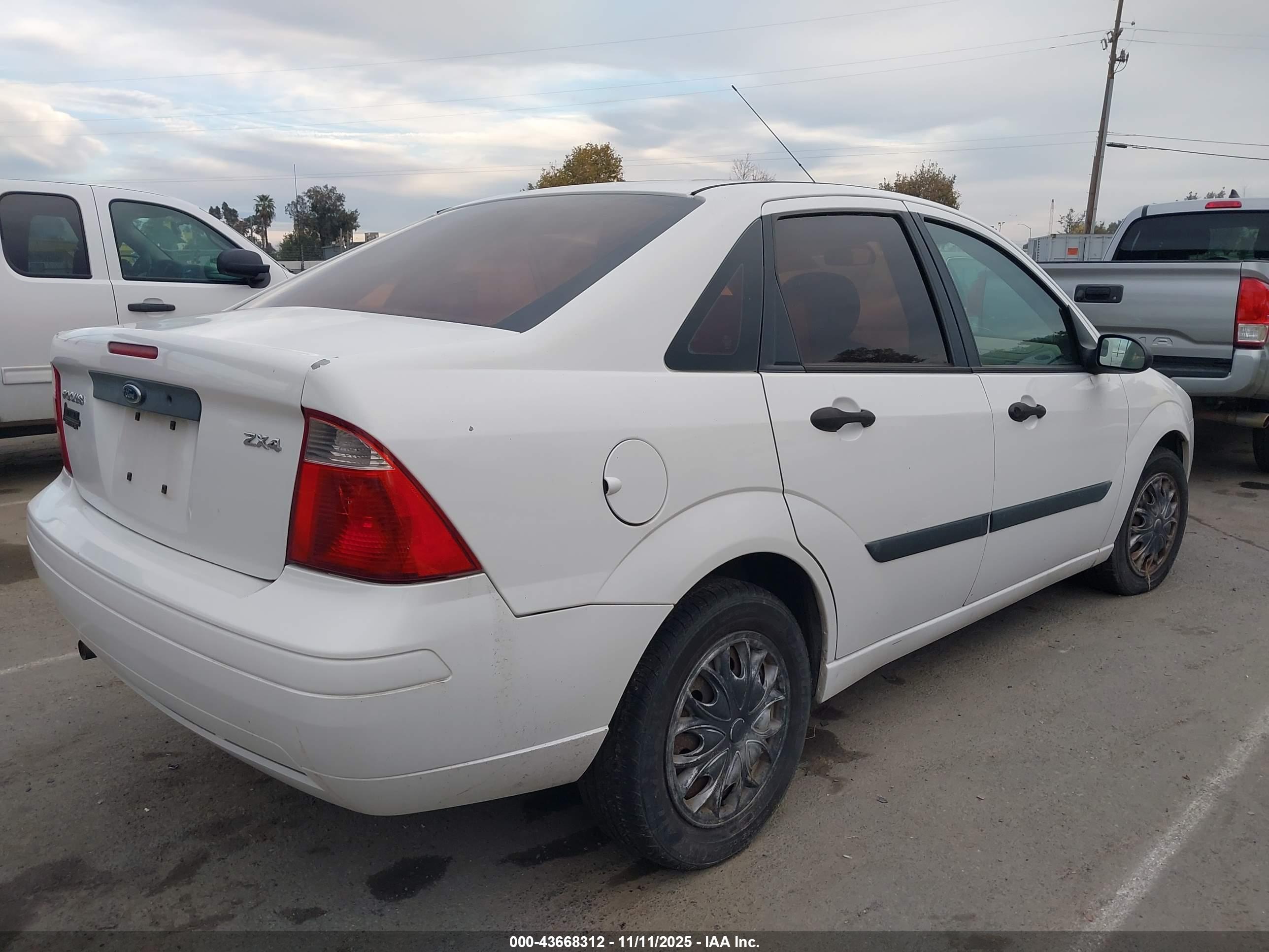 FORD FOCUS image 4