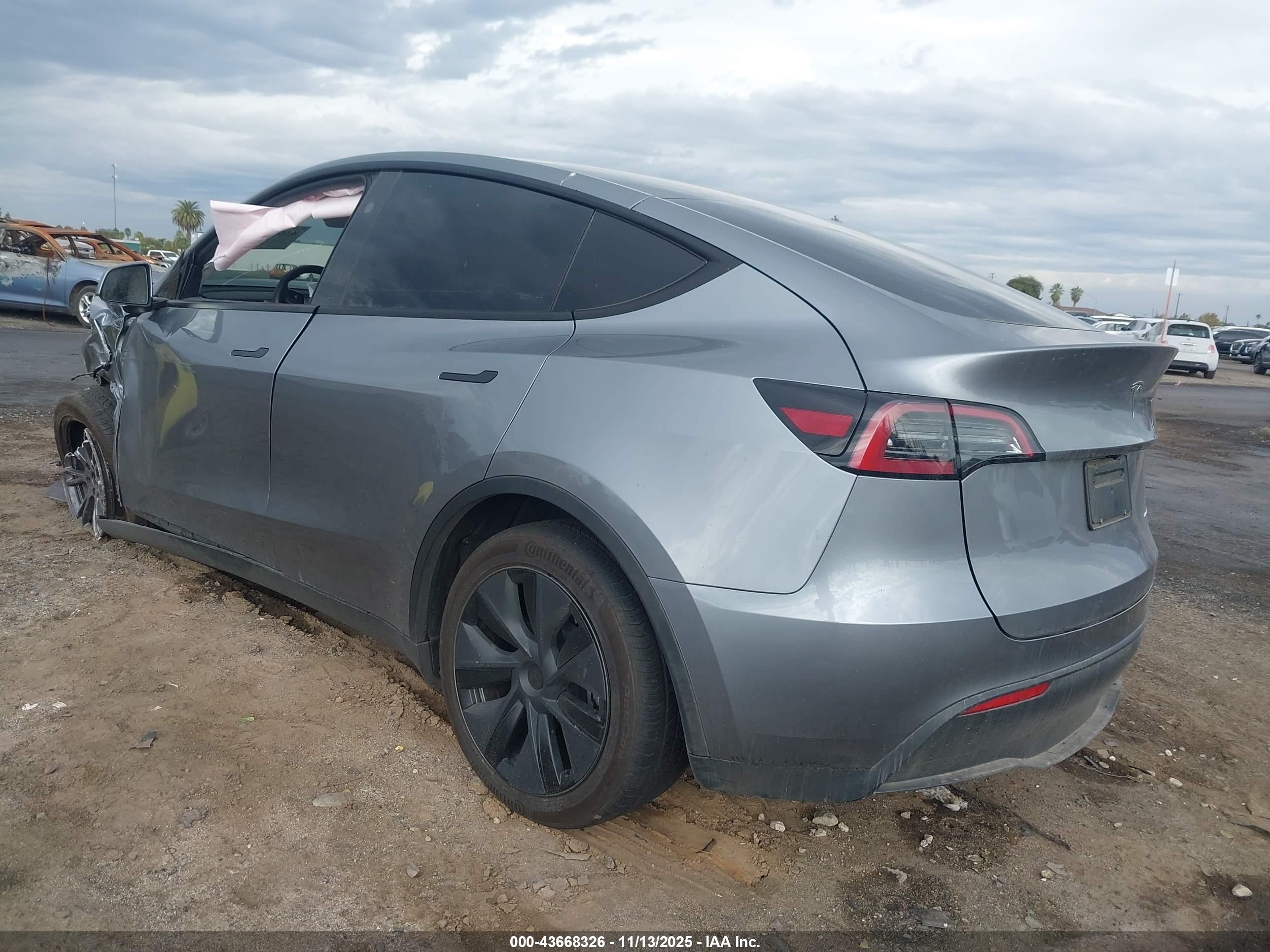 TESLA MODEL image 3