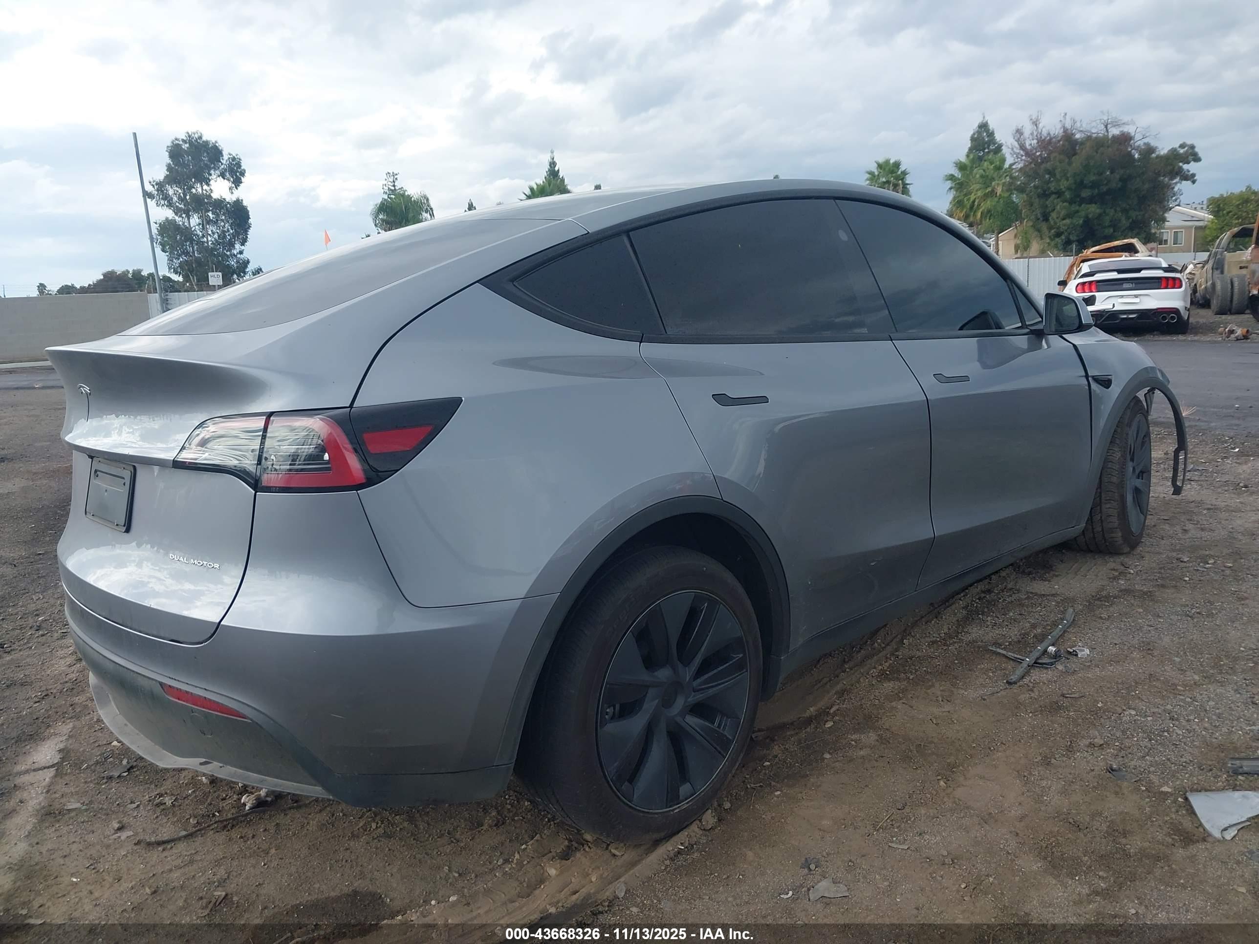 TESLA MODEL image 4