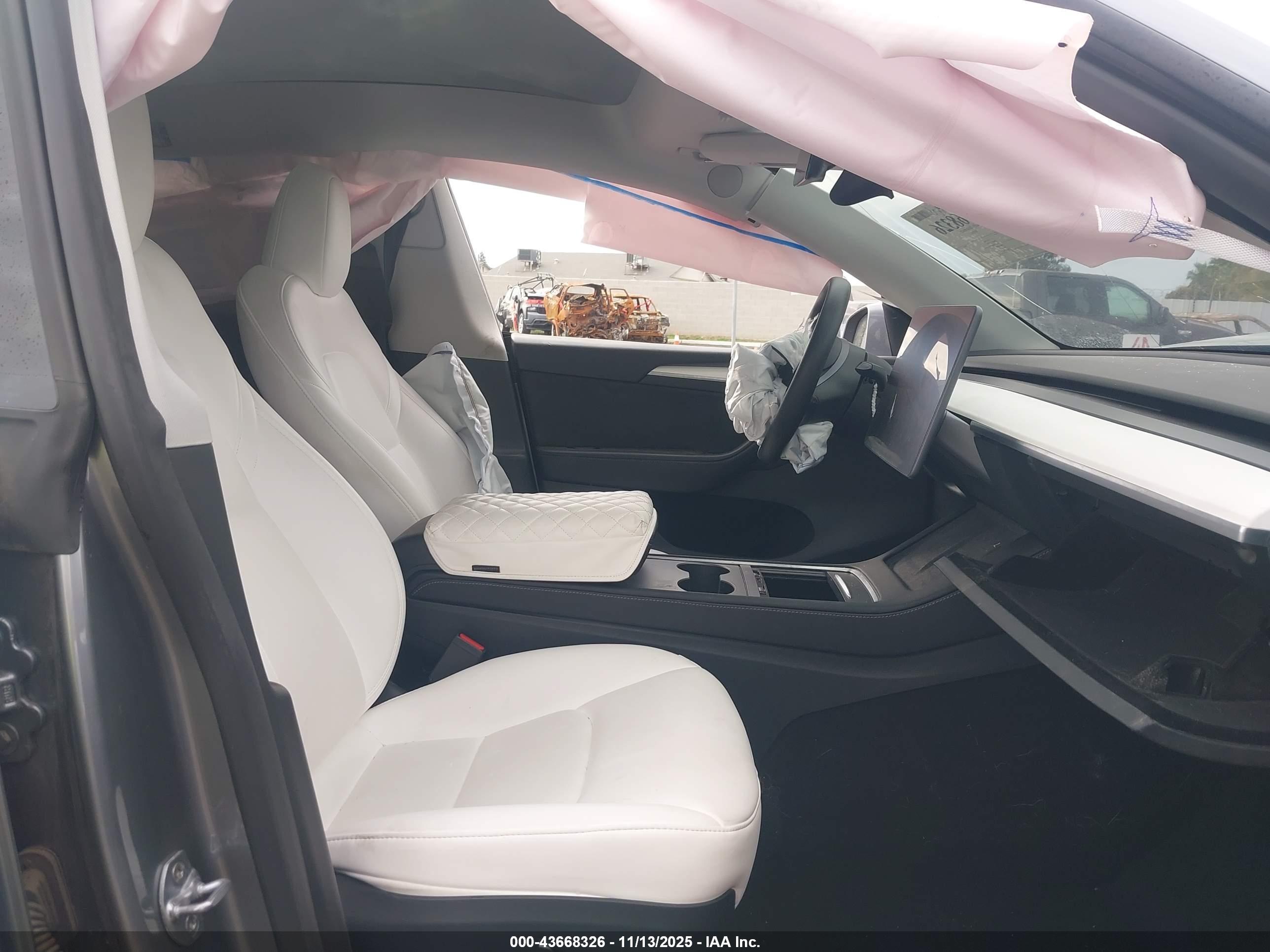 TESLA MODEL image 5