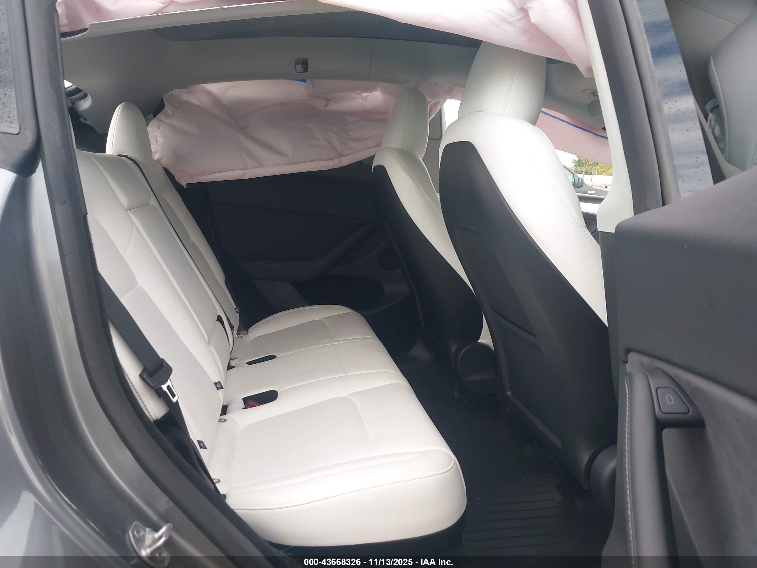 TESLA MODEL image 8