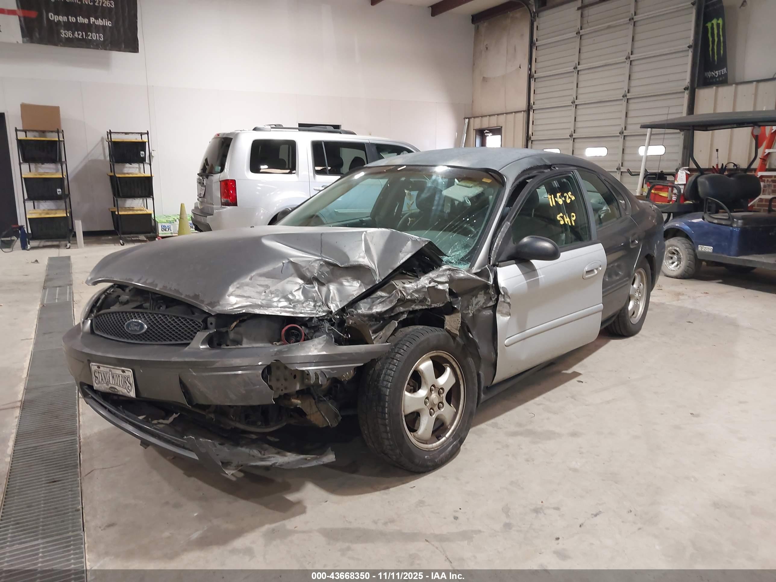 FORD TAURUS image 2