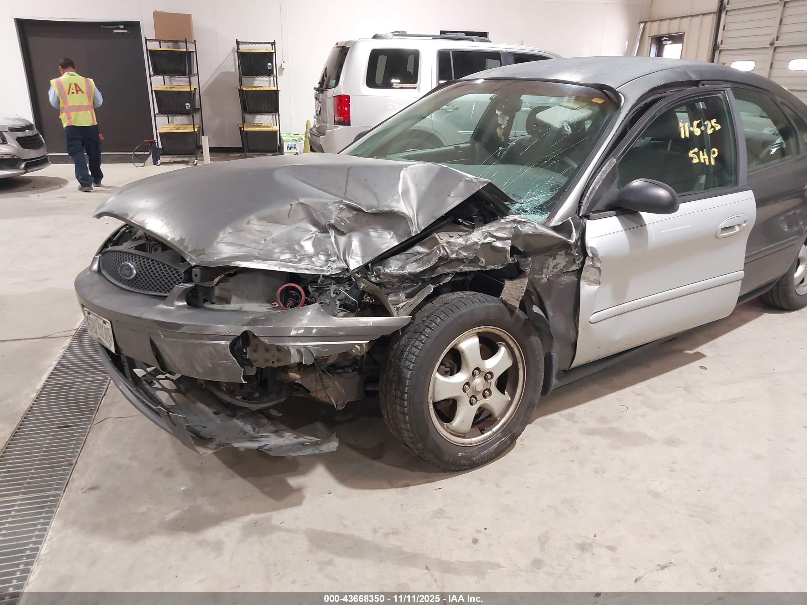 FORD TAURUS image 6
