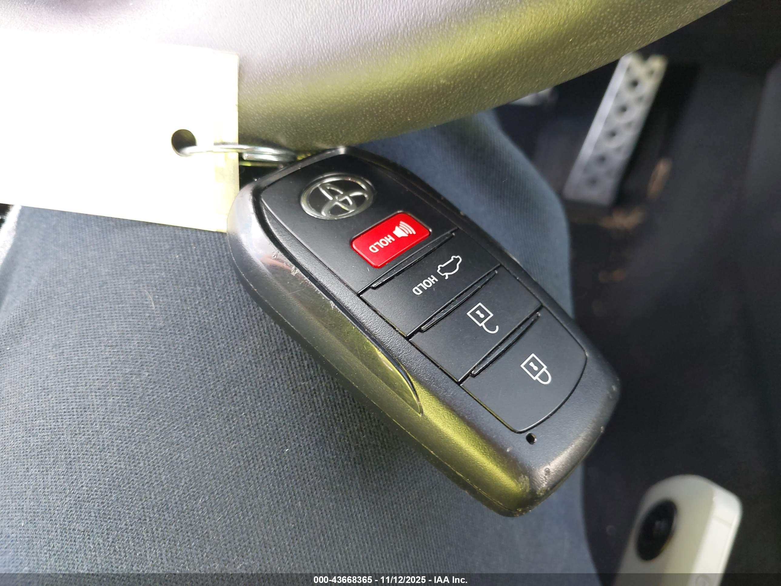 TOYOTA CAMRY image 11