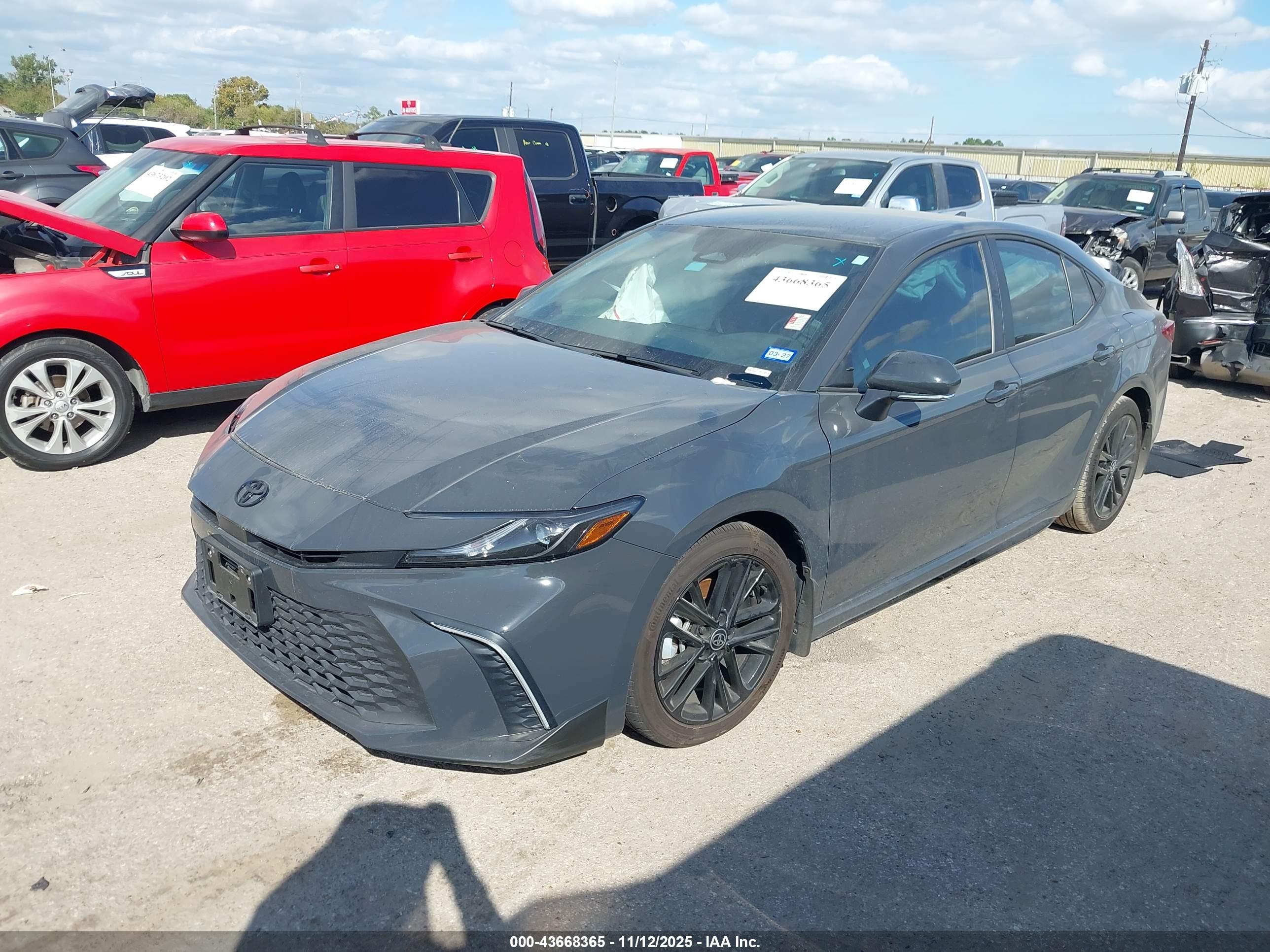 TOYOTA CAMRY image 2