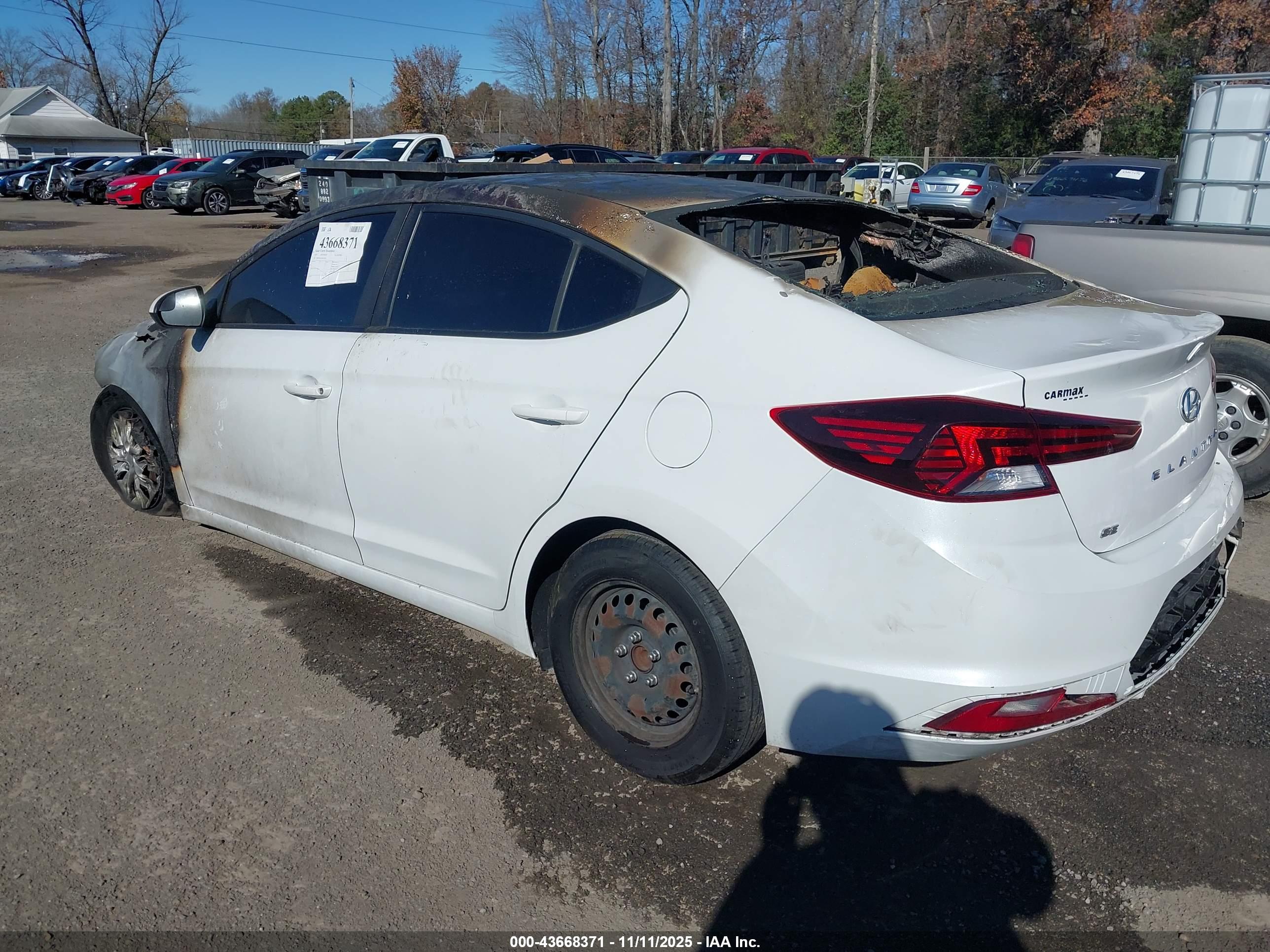 HYUNDAI ELANTRA image 3