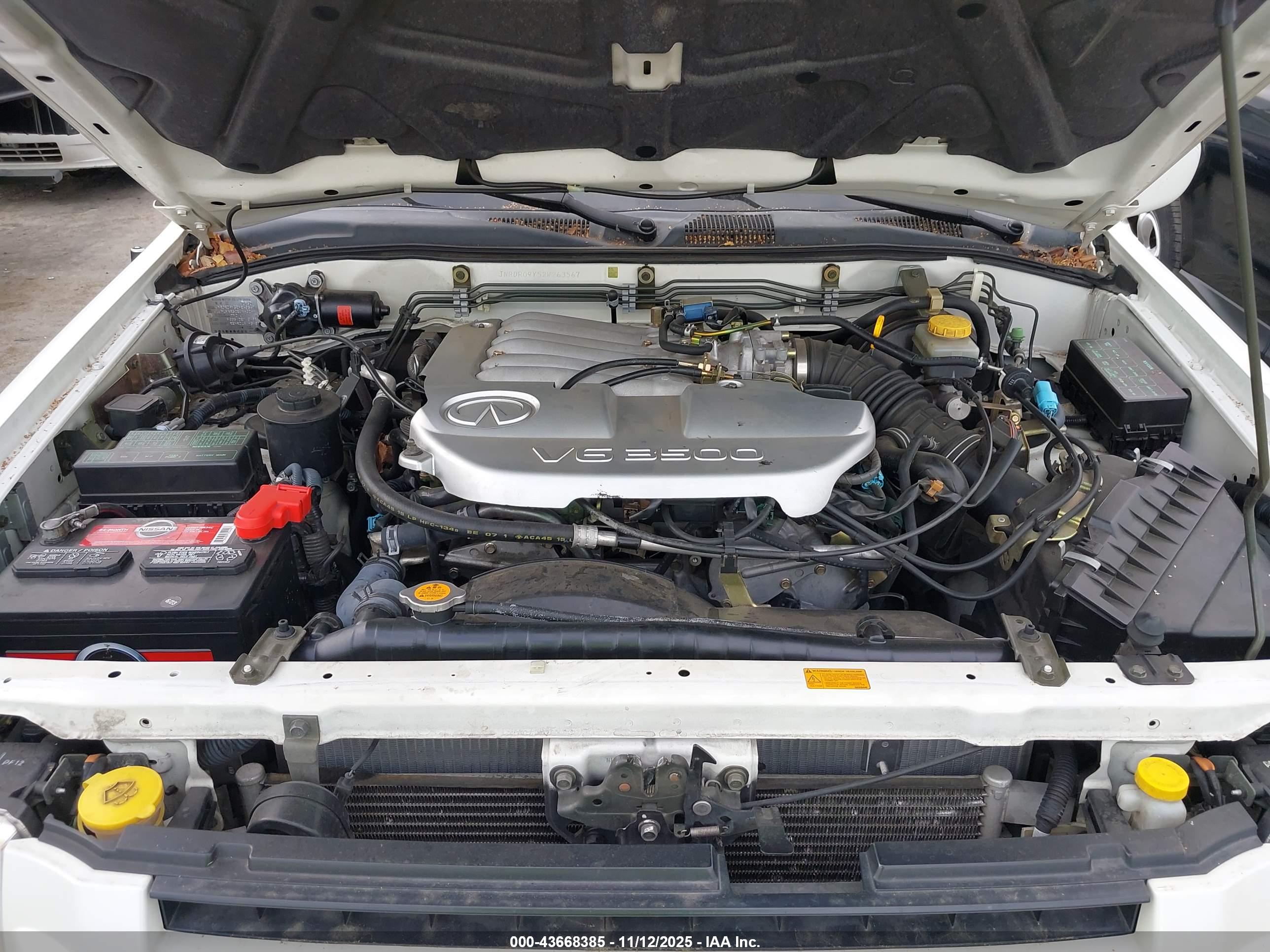 INFINITI QX4 image 10