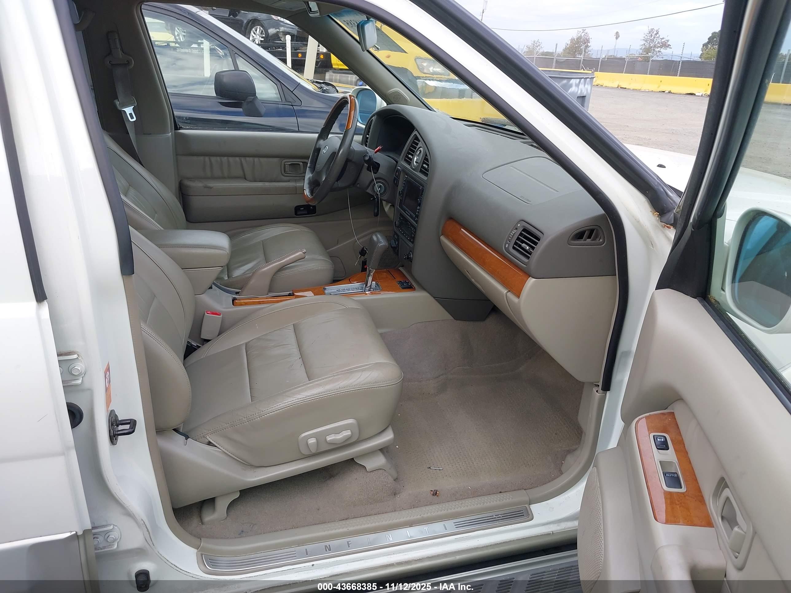 INFINITI QX4 image 5