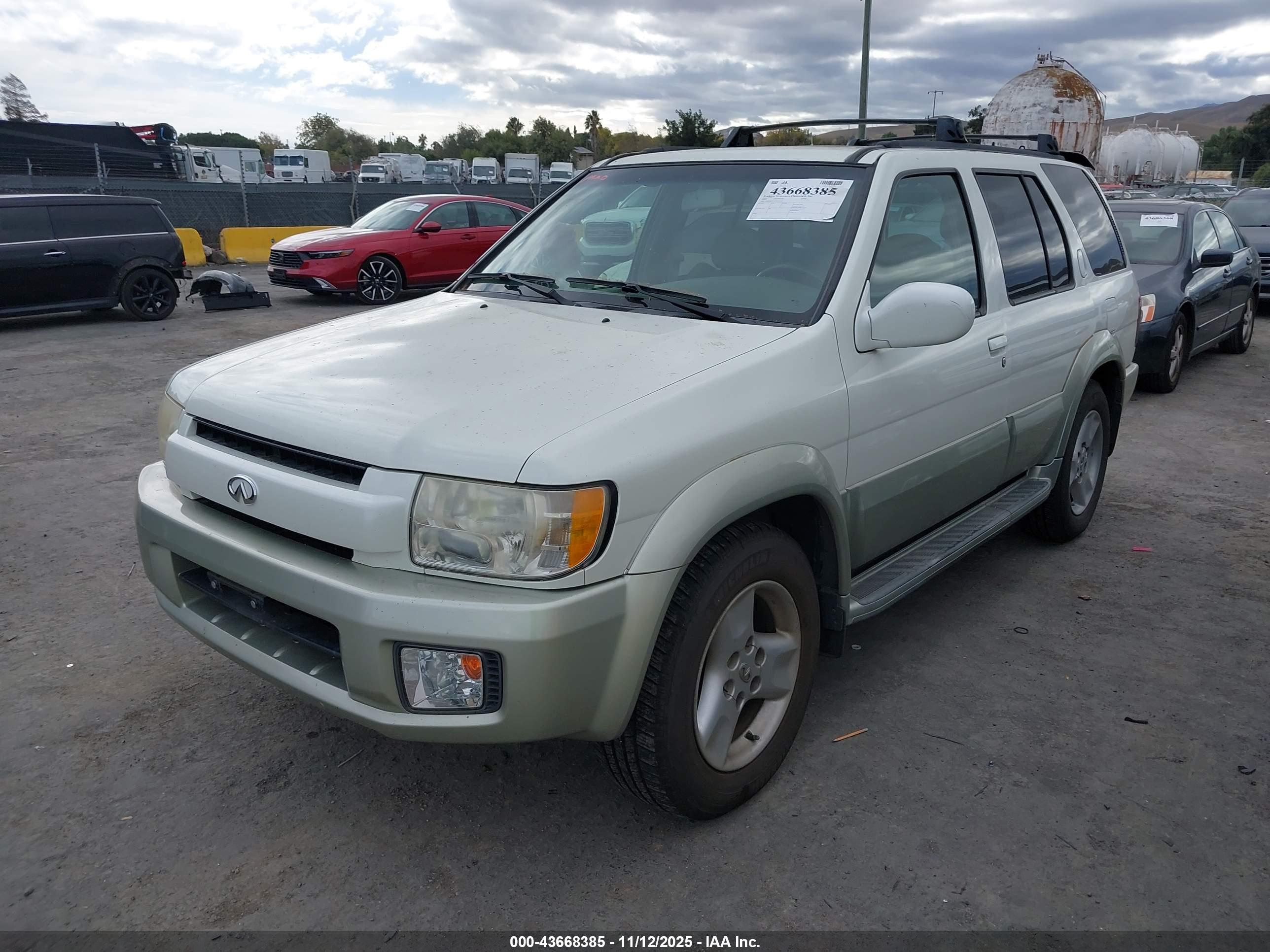 INFINITI QX4 image 6