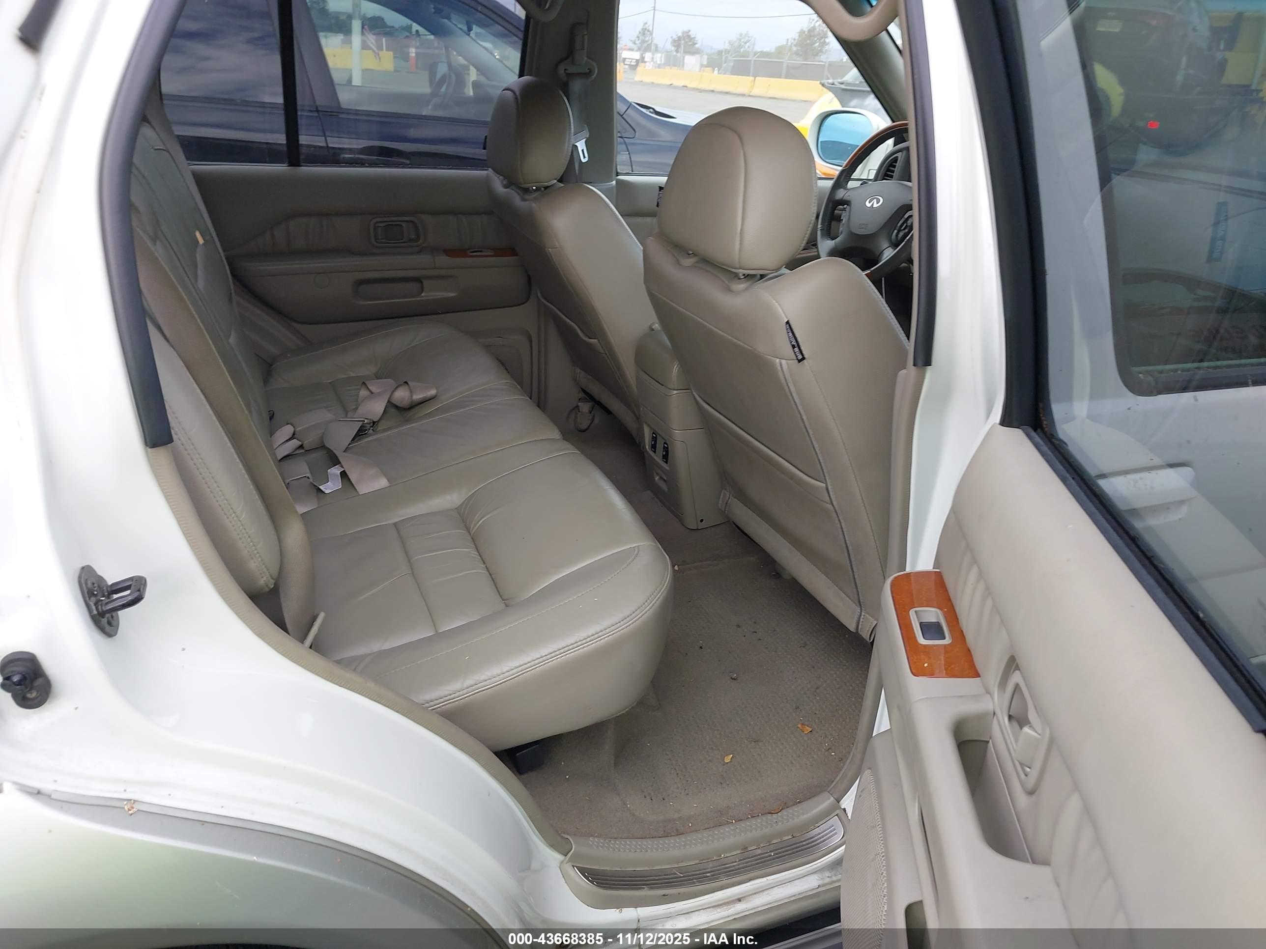 INFINITI QX4 image 8
