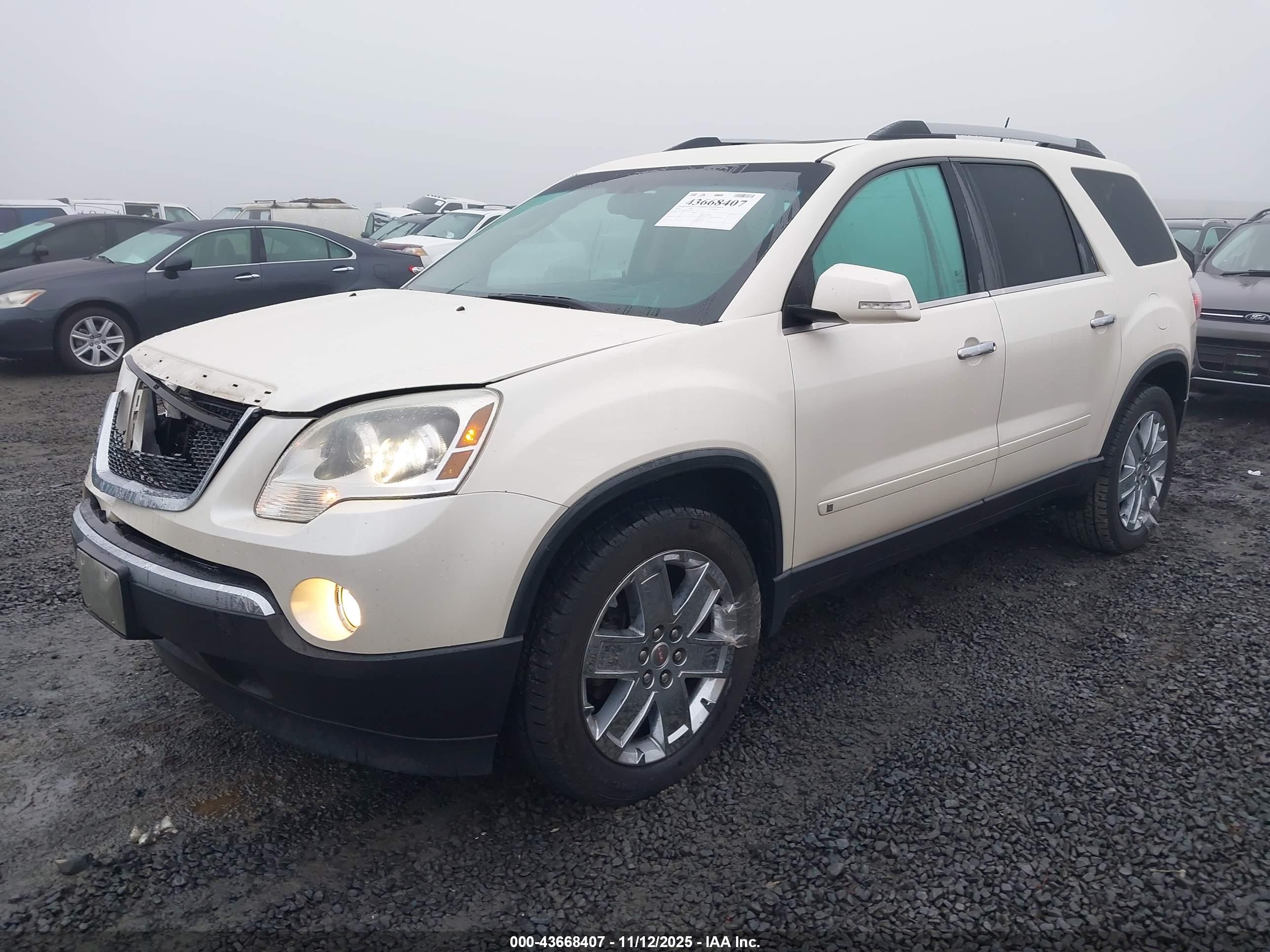GMC ACADIA image 2