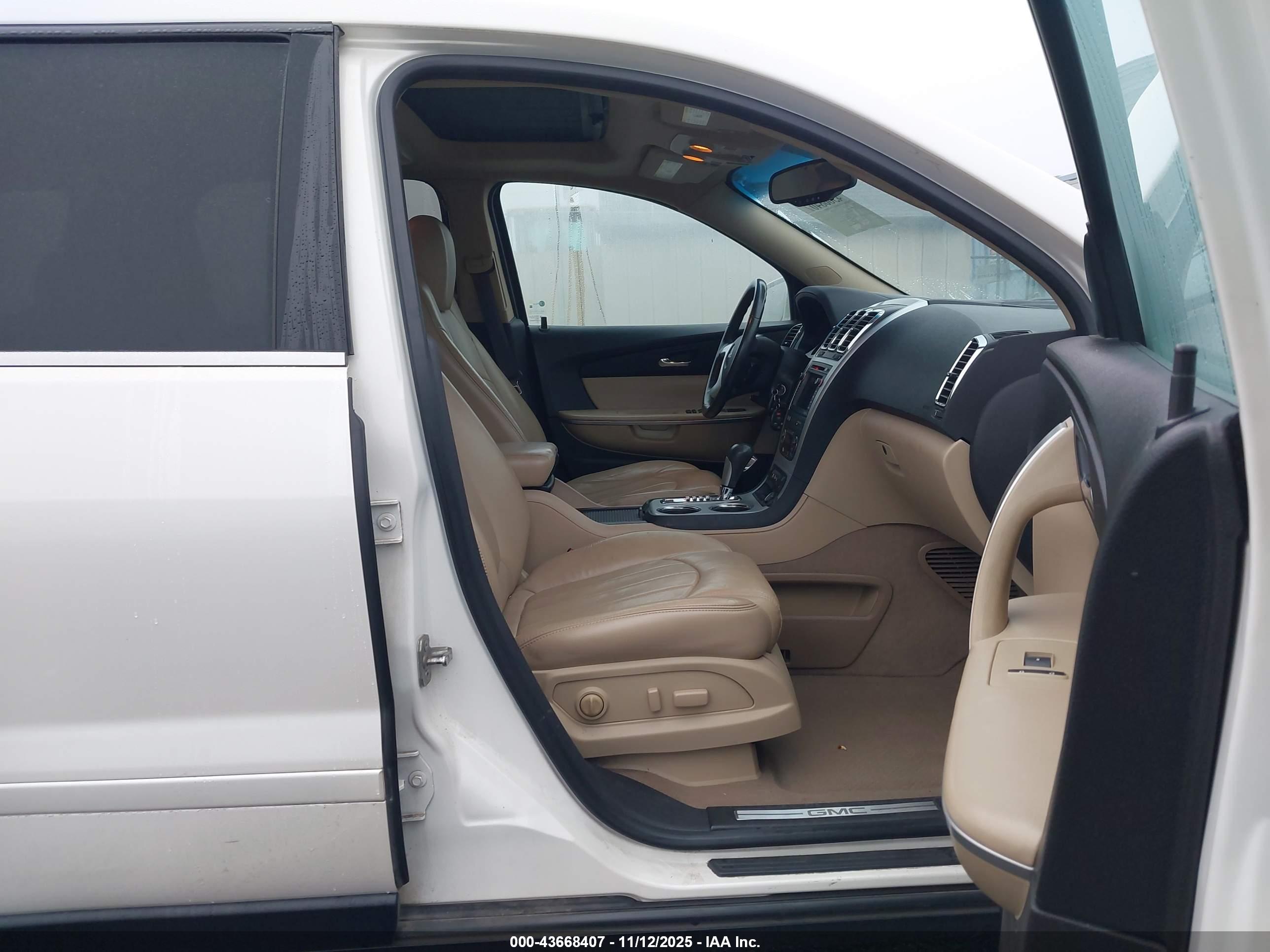 GMC ACADIA image 5