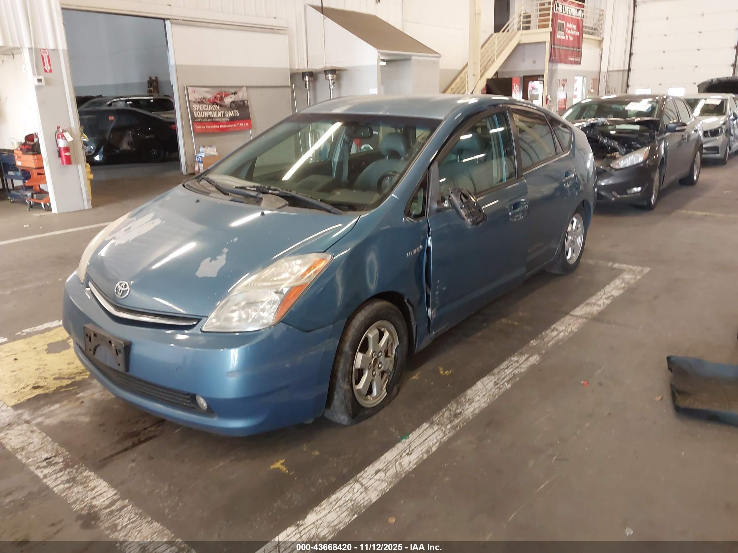 TOYOTA PRIUS image 2