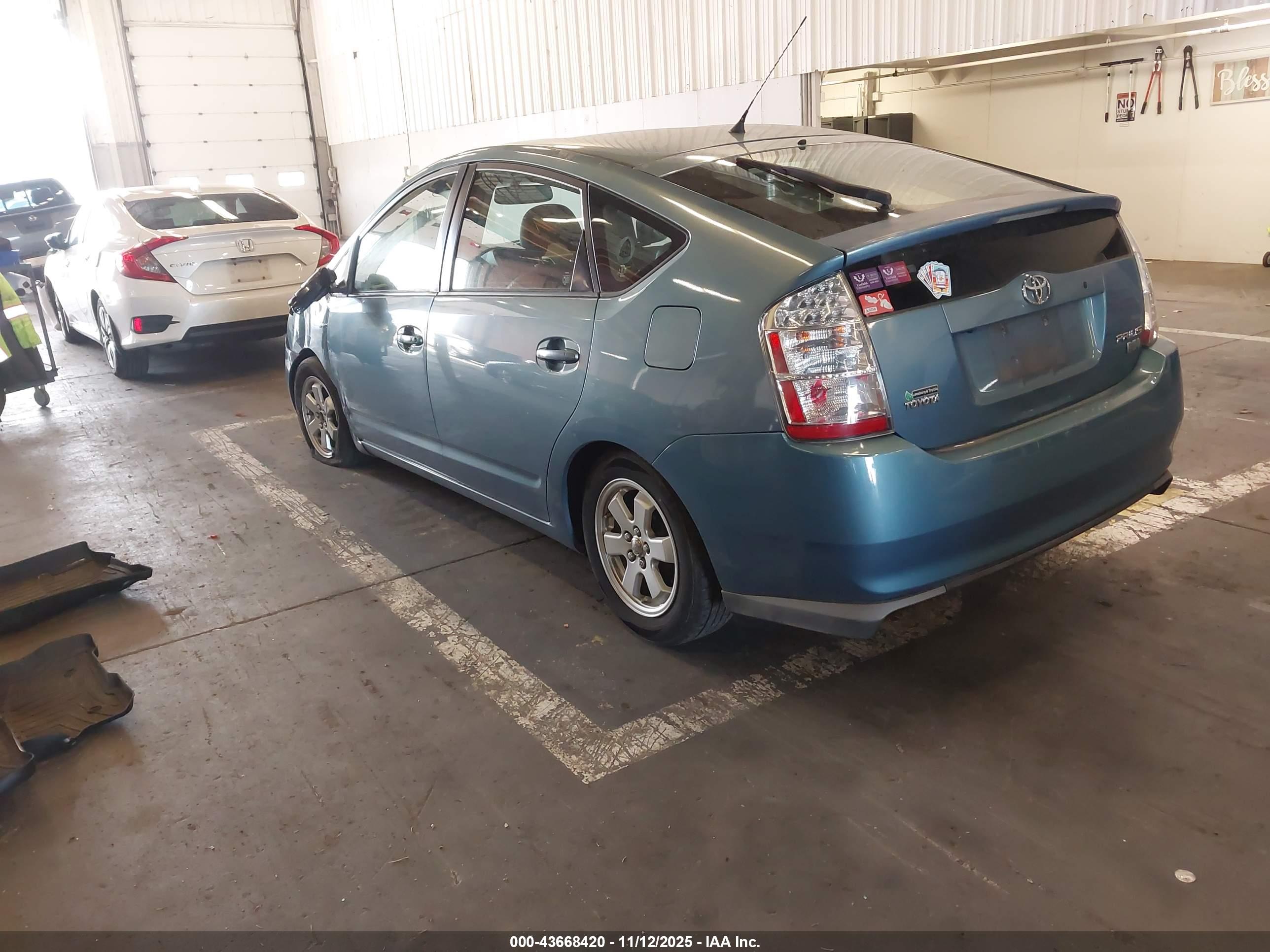 TOYOTA PRIUS image 3