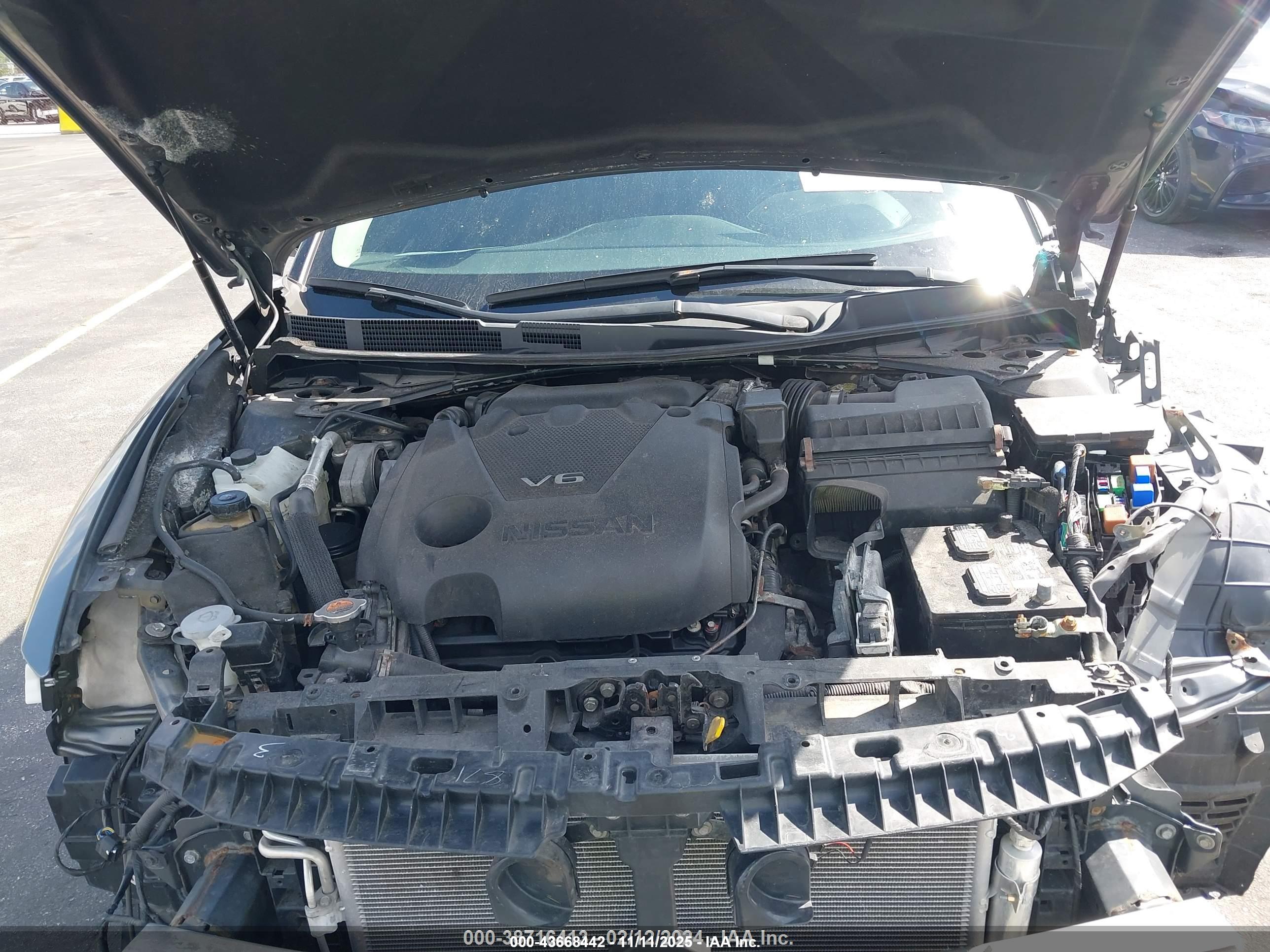 NISSAN MAXIMA image 10