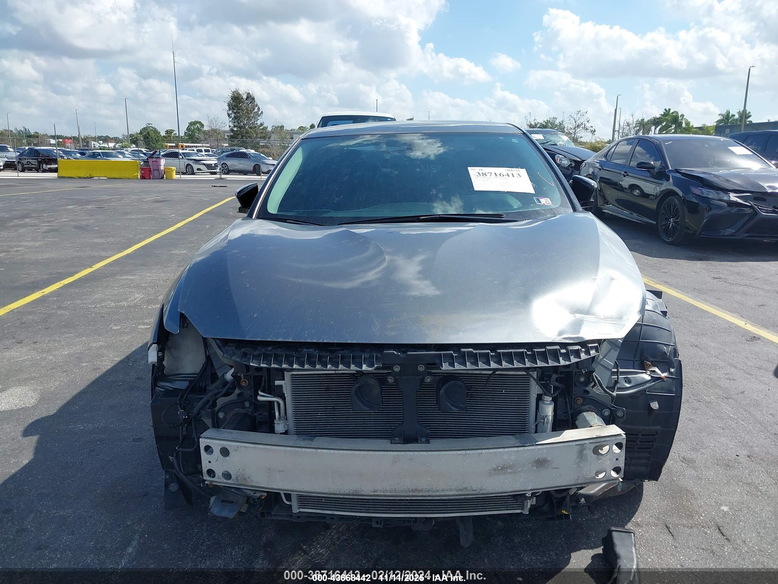 NISSAN MAXIMA image 6