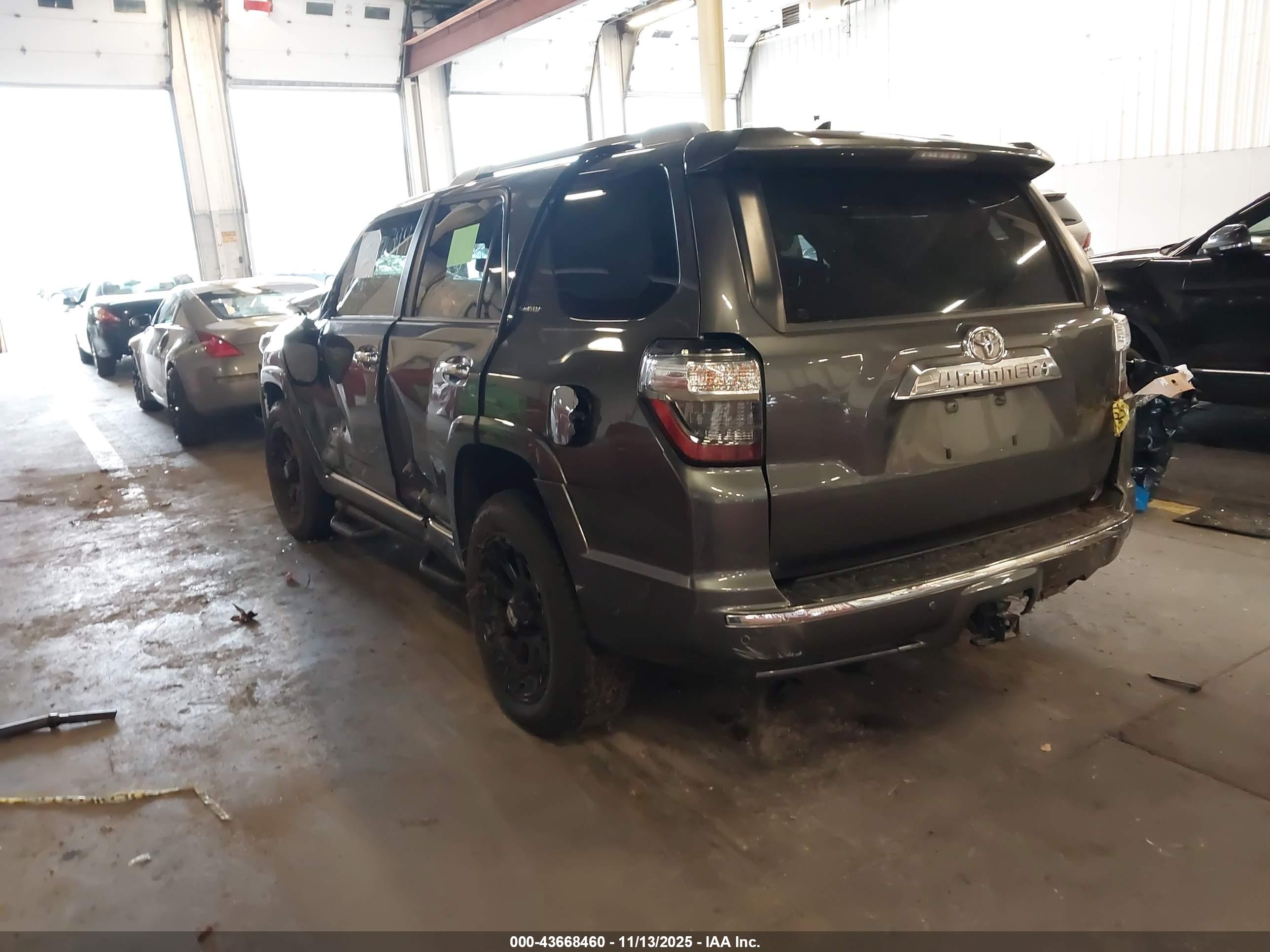 TOYOTA 4RUNNER image 3