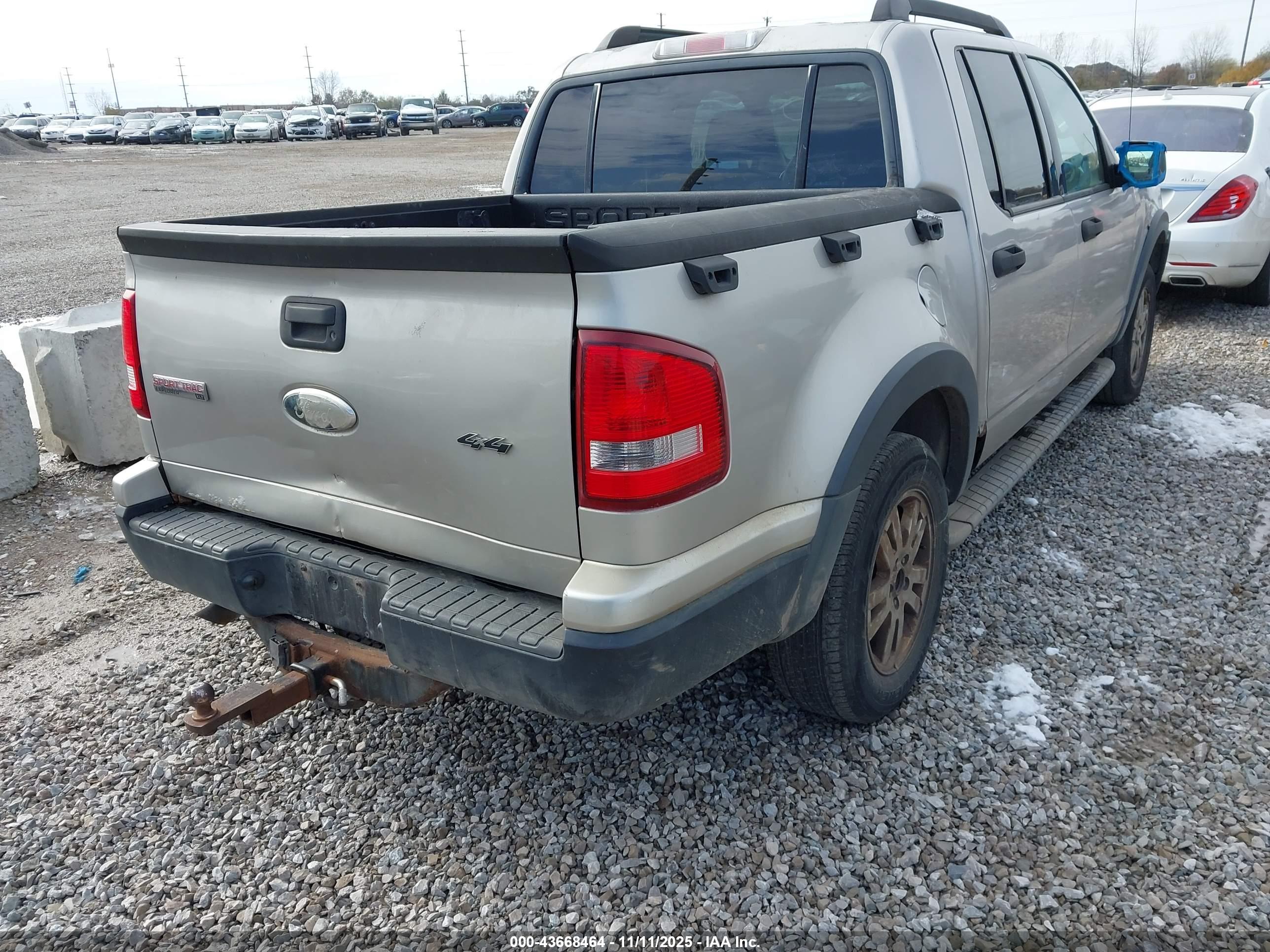 FORD EXPLORER image 4