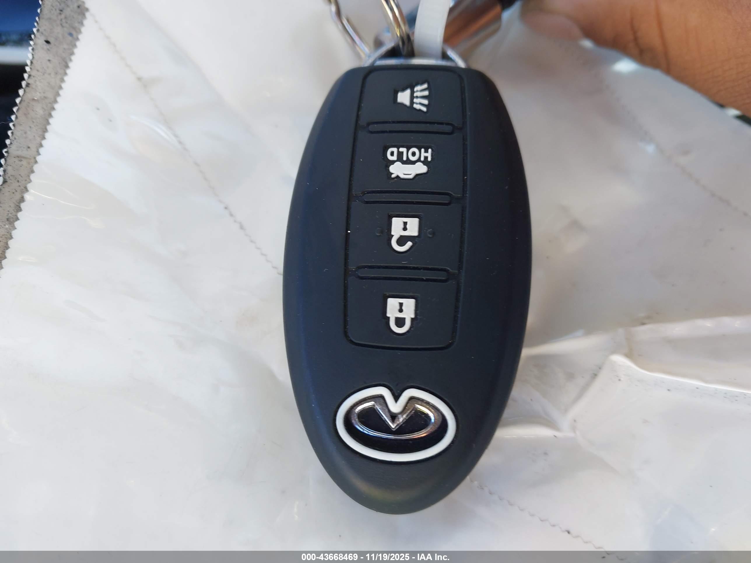 INFINITI Q60 image 11