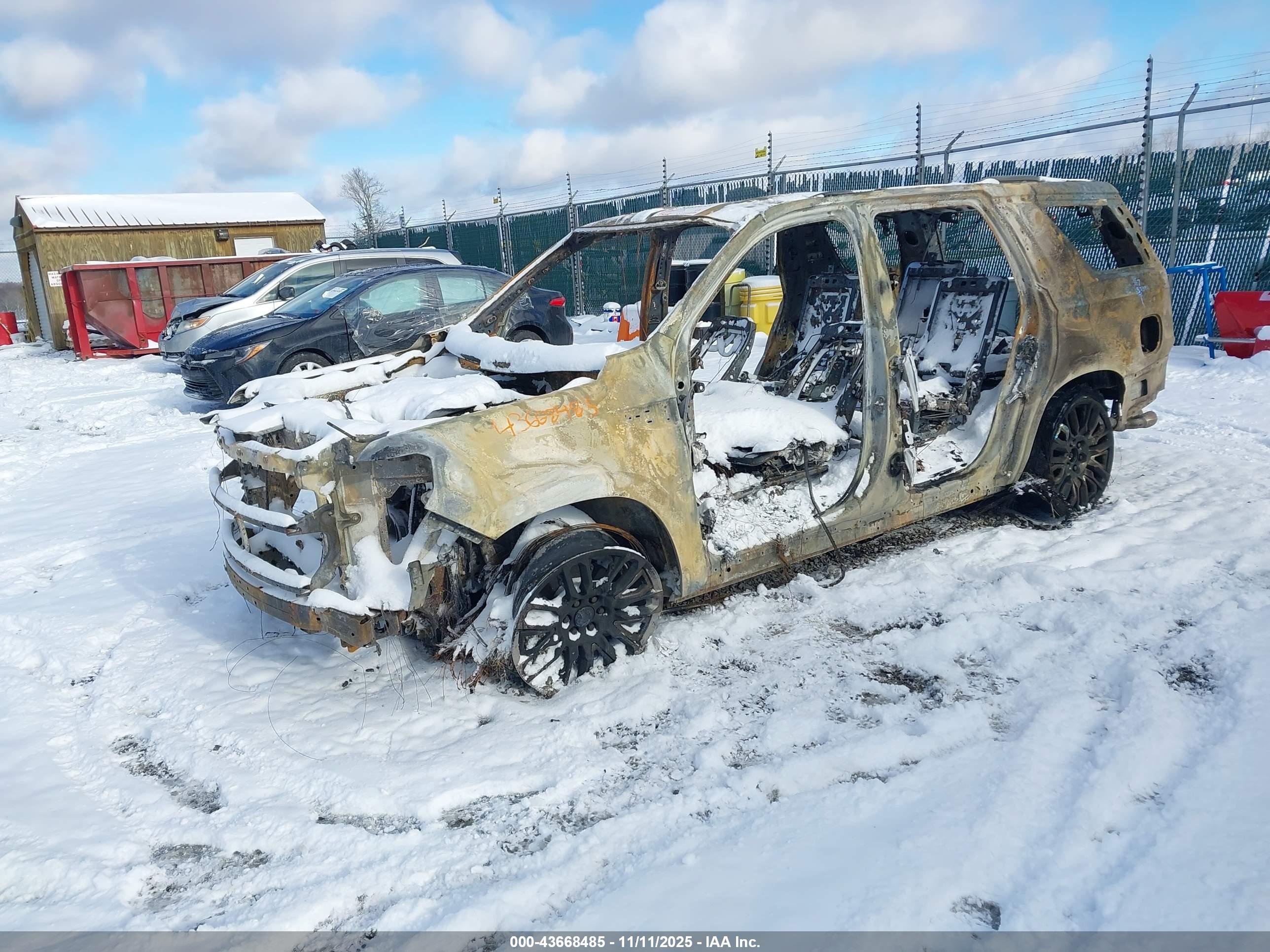 GMC YUKON image 2