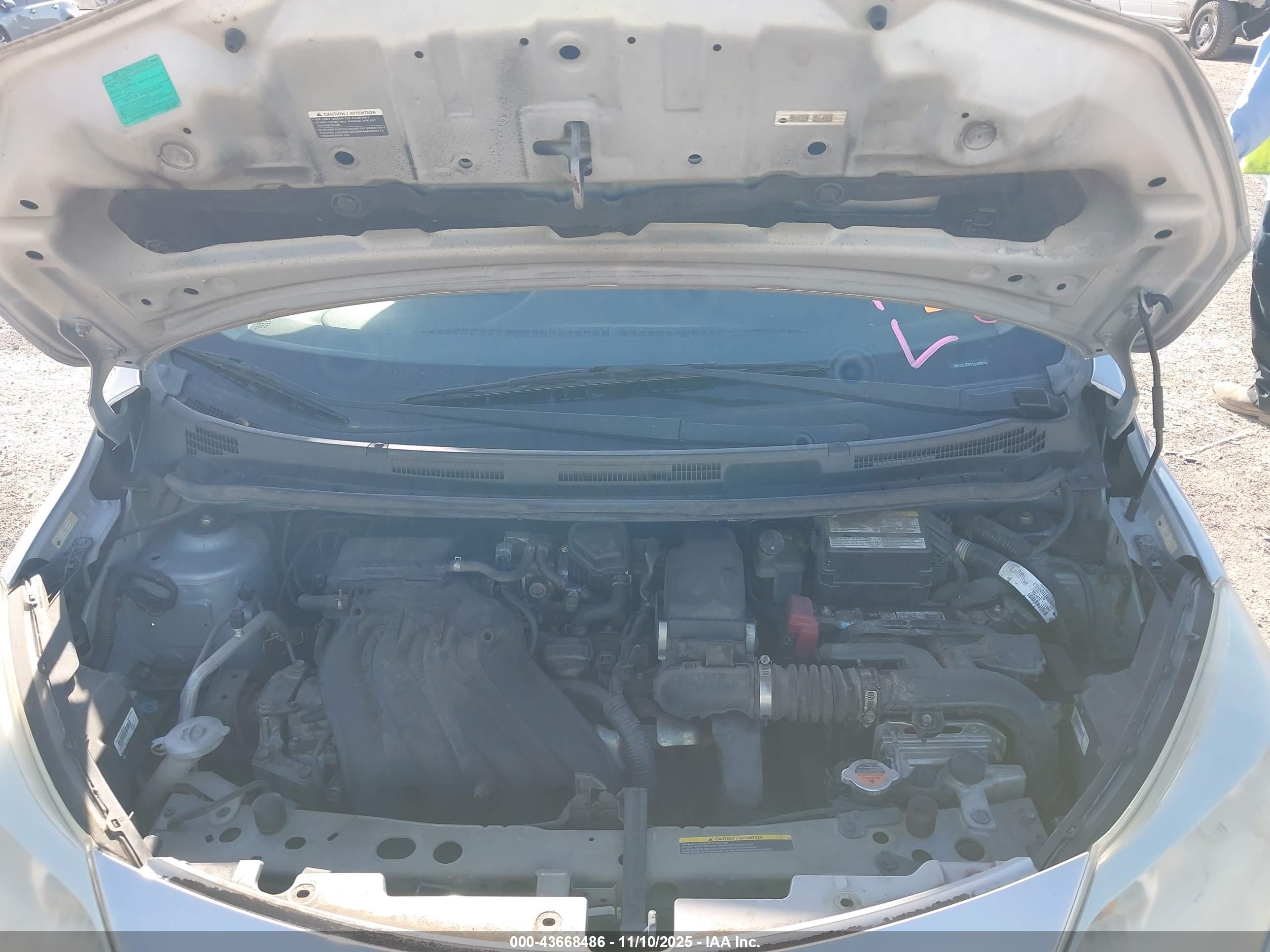 NISSAN VERSA image 10