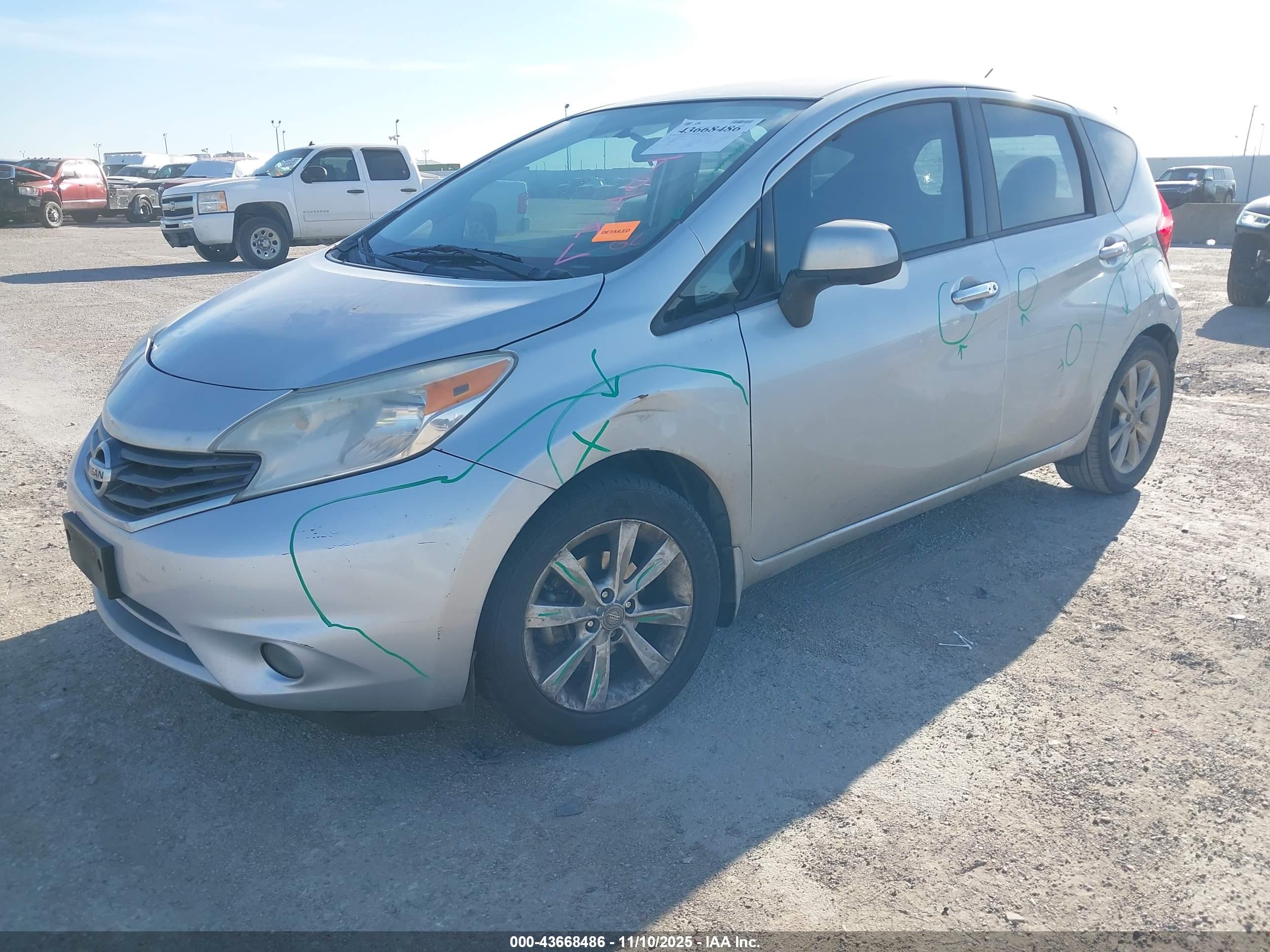 NISSAN VERSA image 2