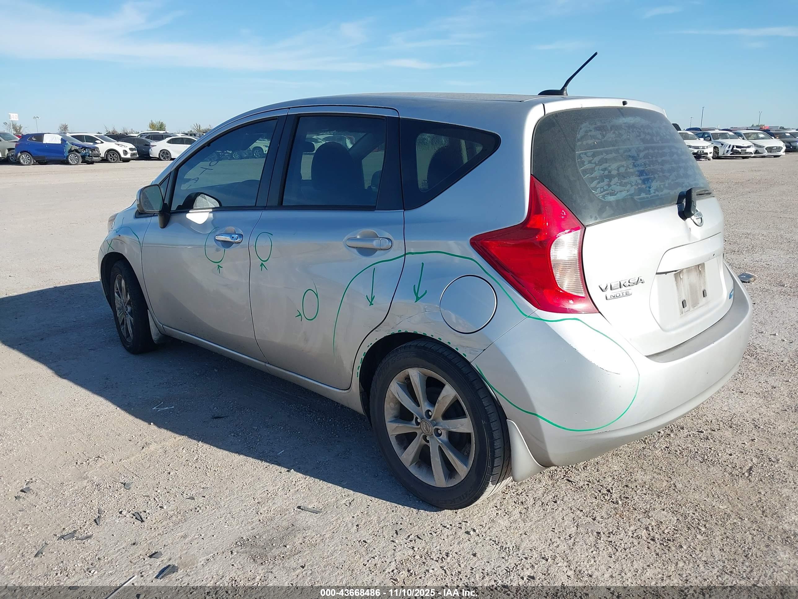 NISSAN VERSA image 3