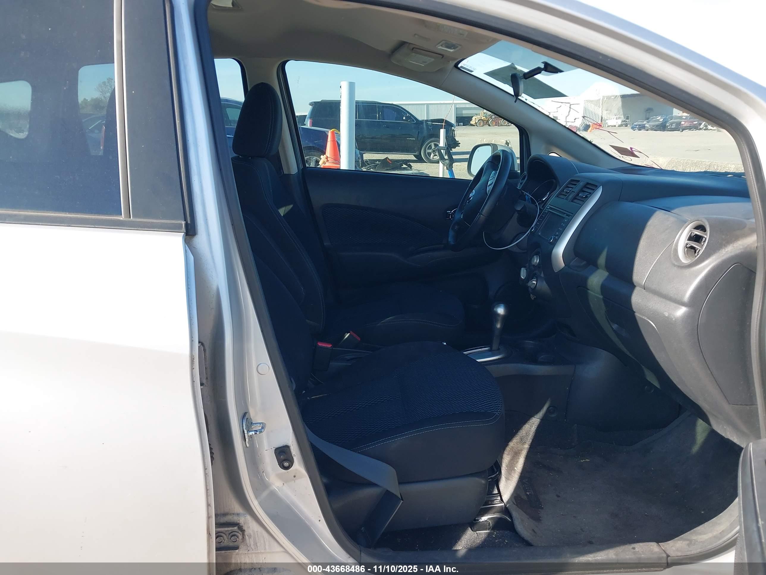 NISSAN VERSA image 5