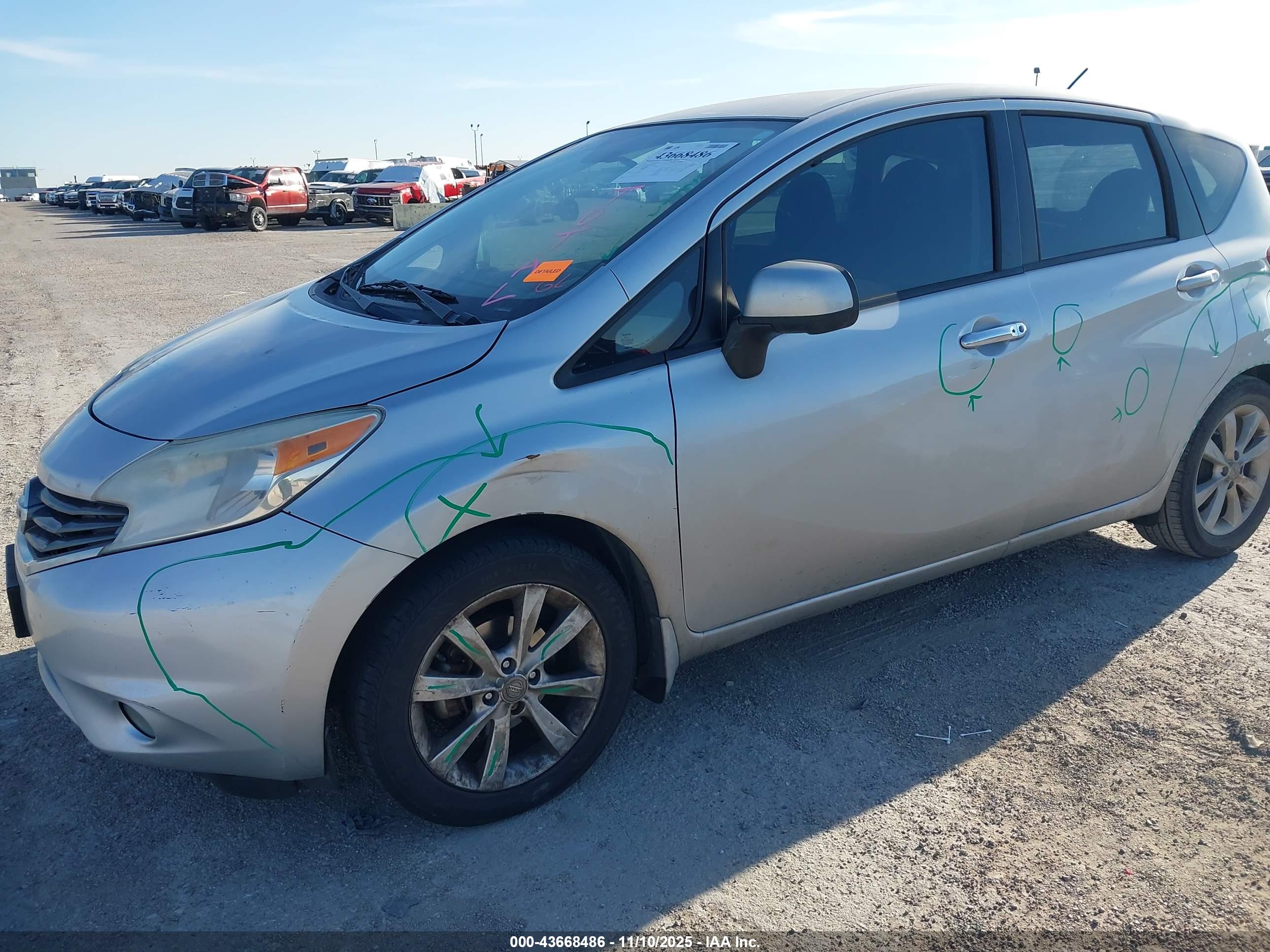 NISSAN VERSA image 6