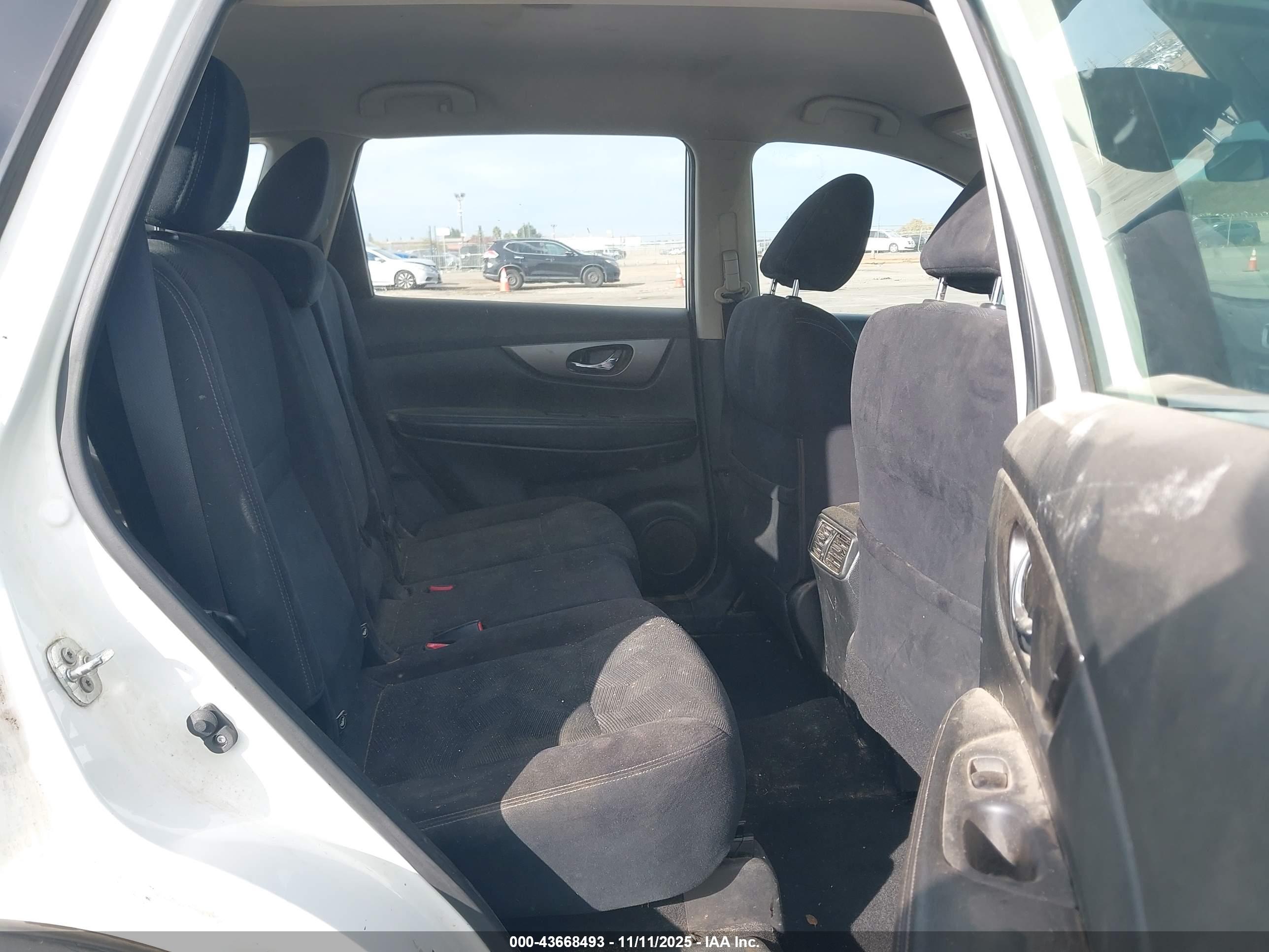 NISSAN ROGUE image 8
