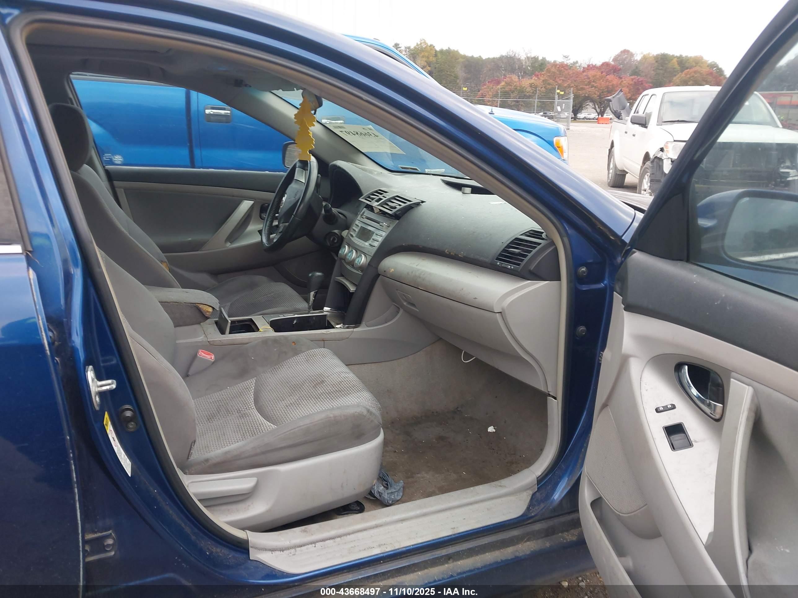 TOYOTA CAMRY image 5