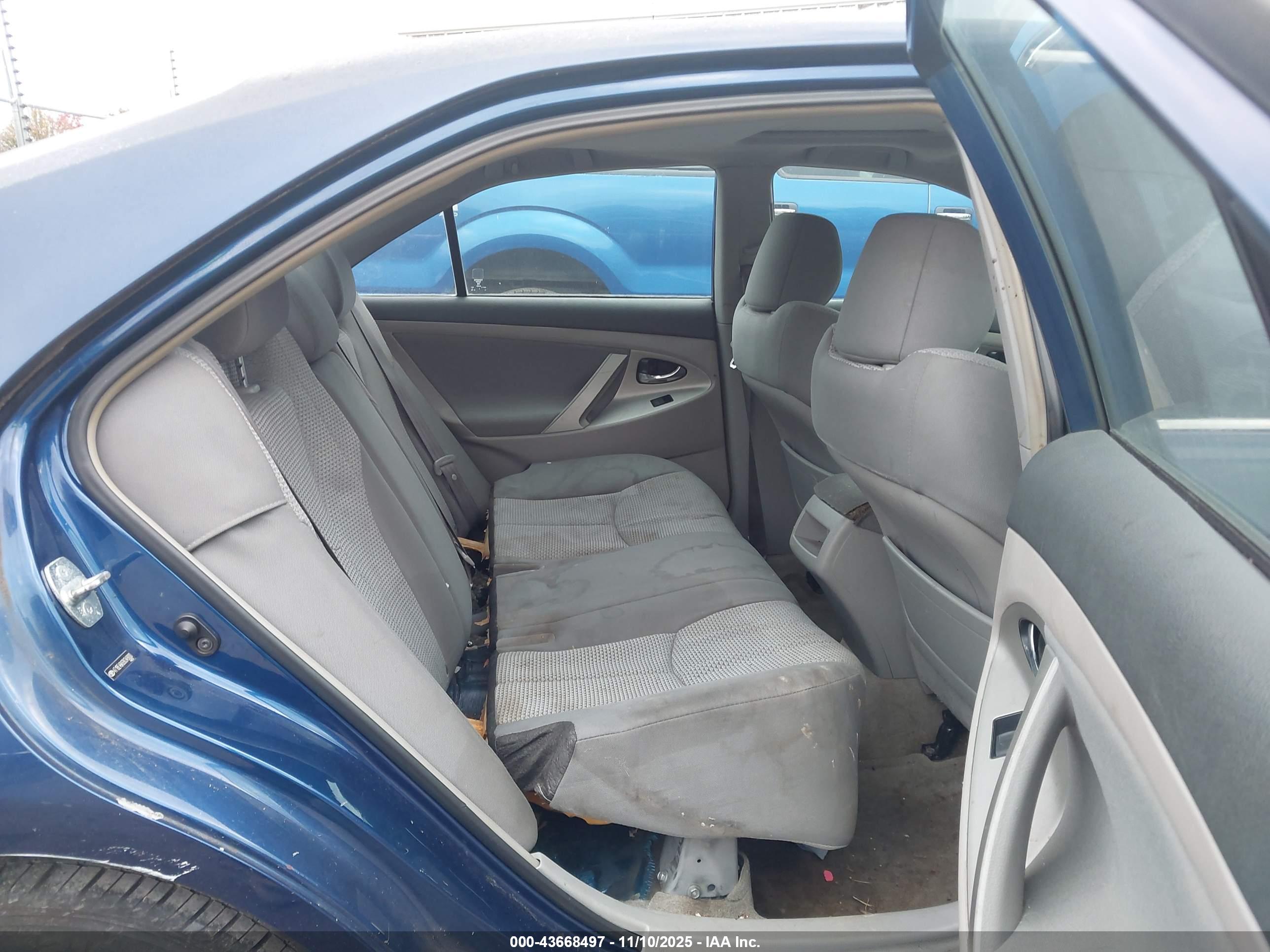 TOYOTA CAMRY image 8