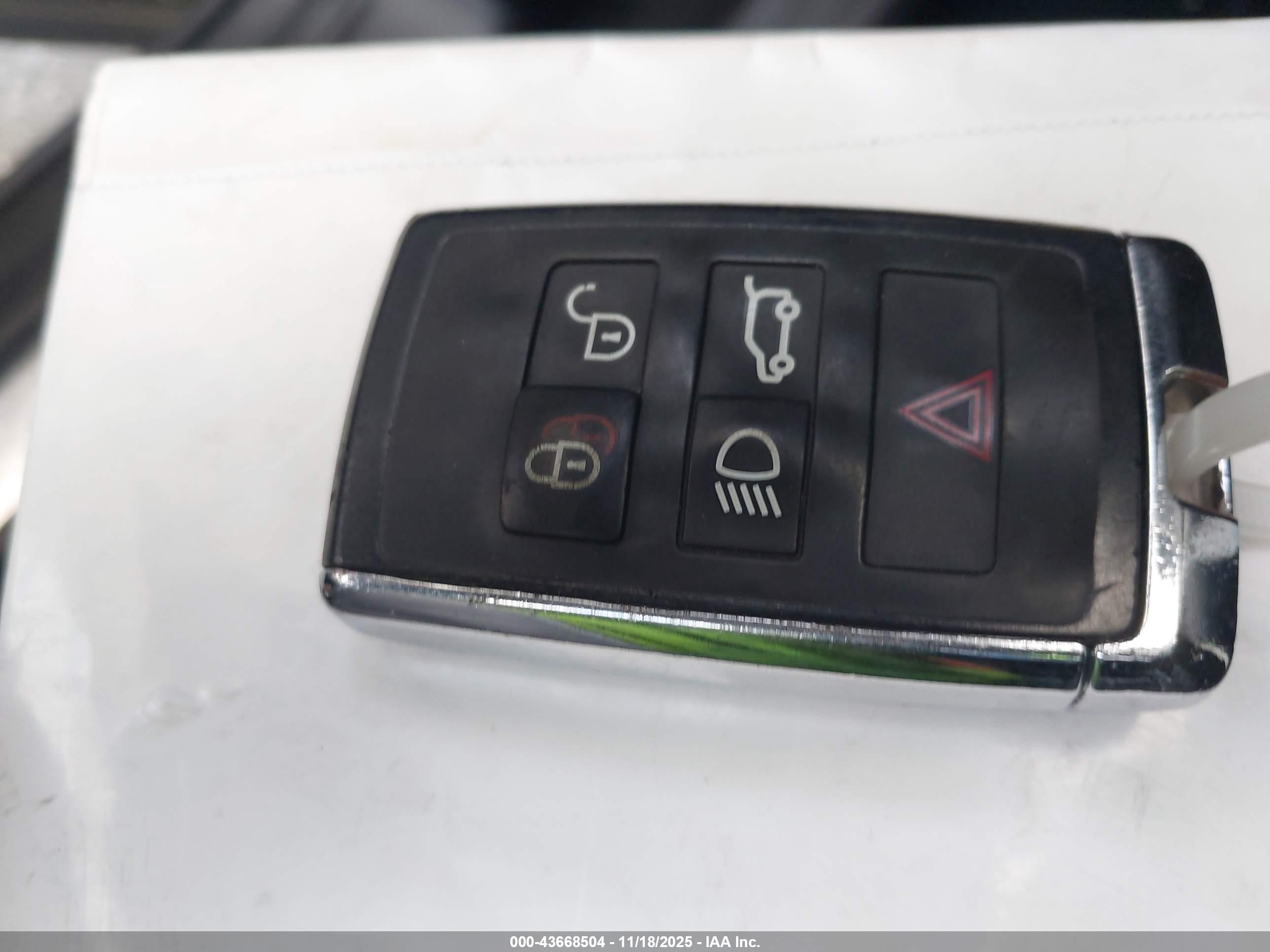 LAND ROVER image 11