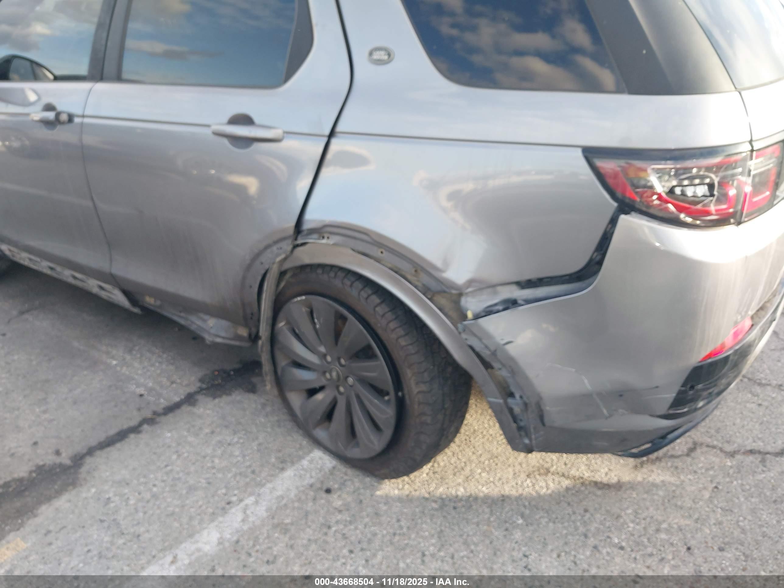 LAND ROVER image 6