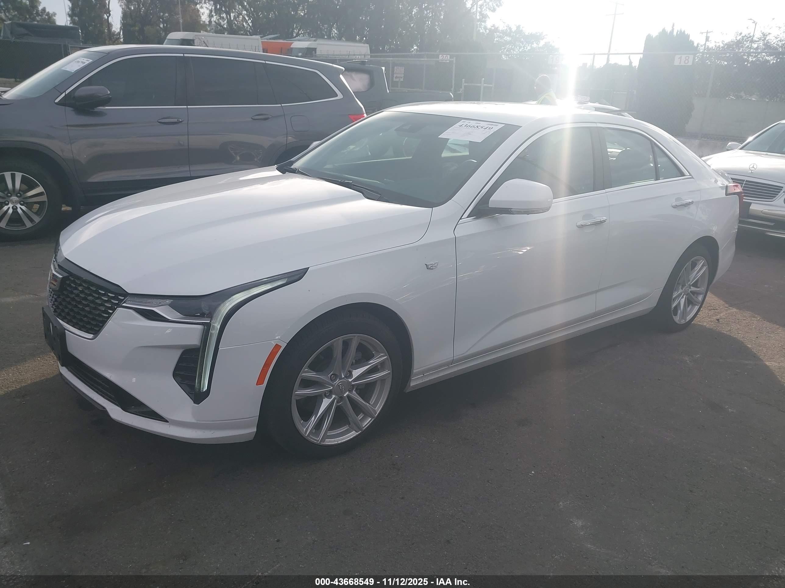 CADILLAC CT4 image 2