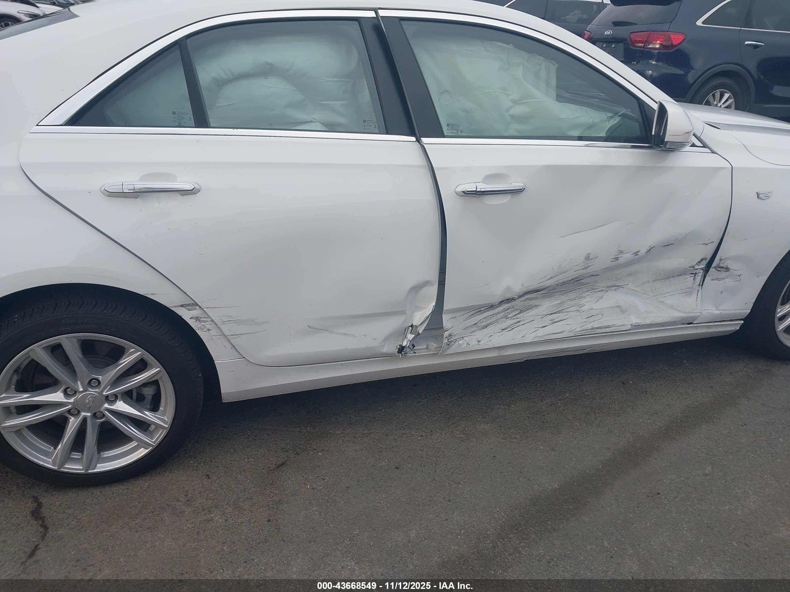 CADILLAC CT4 image 6