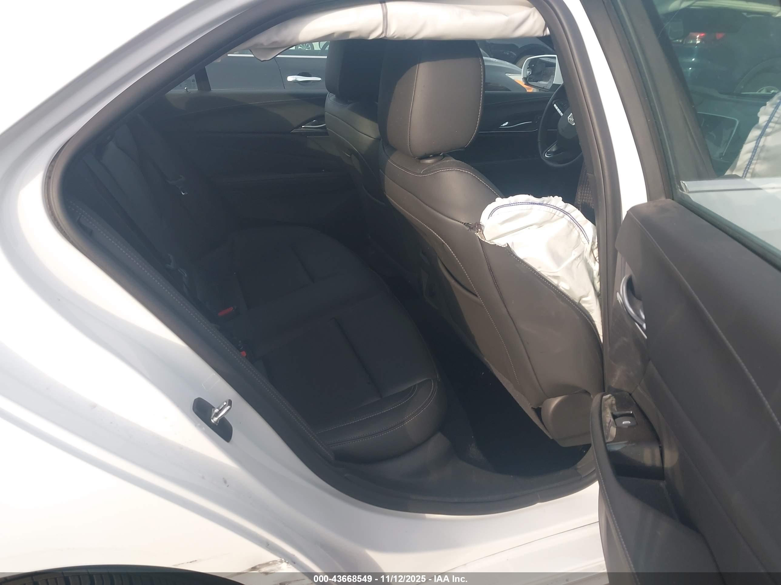 CADILLAC CT4 image 8