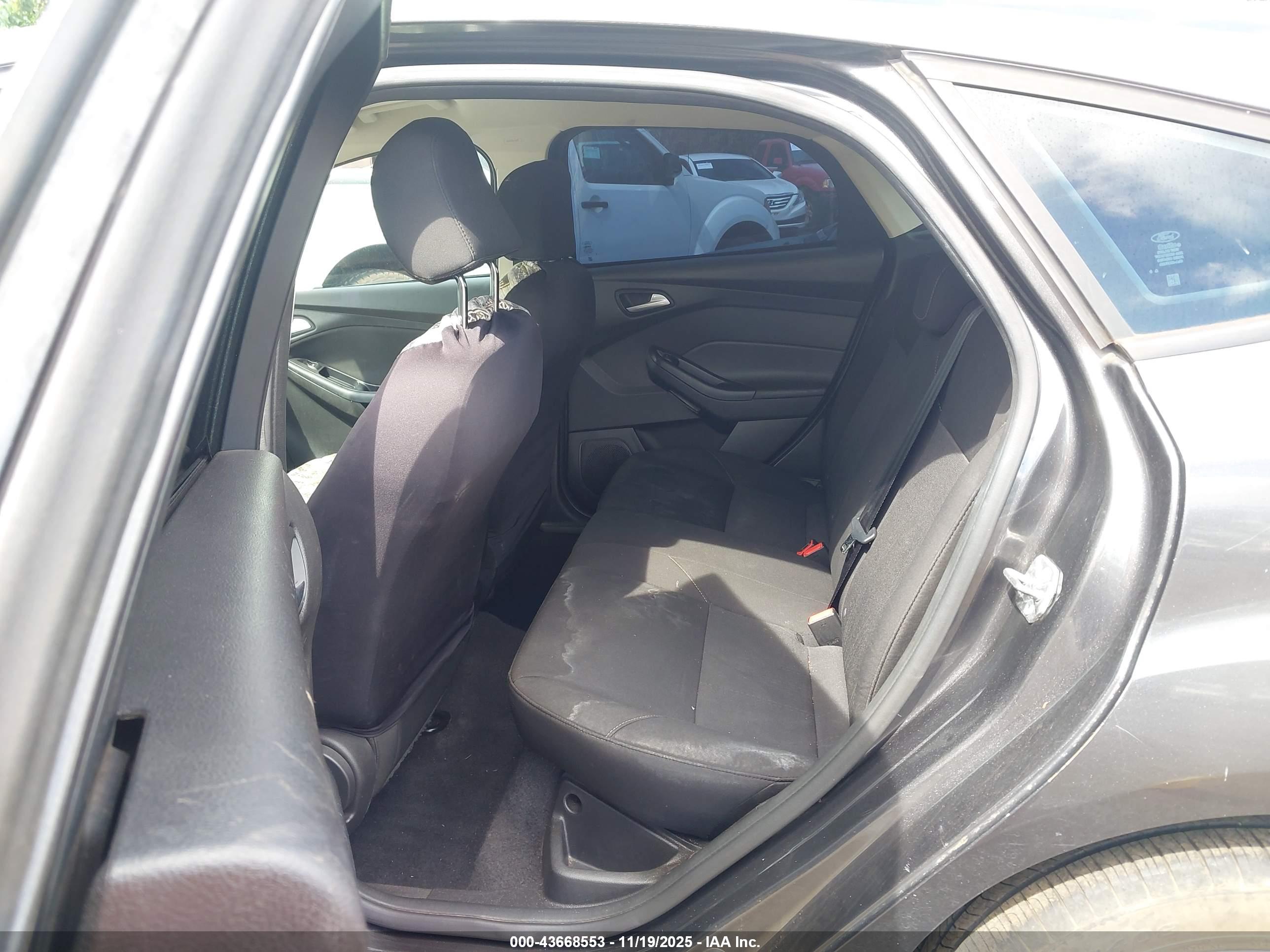 FORD FOCUS image 8