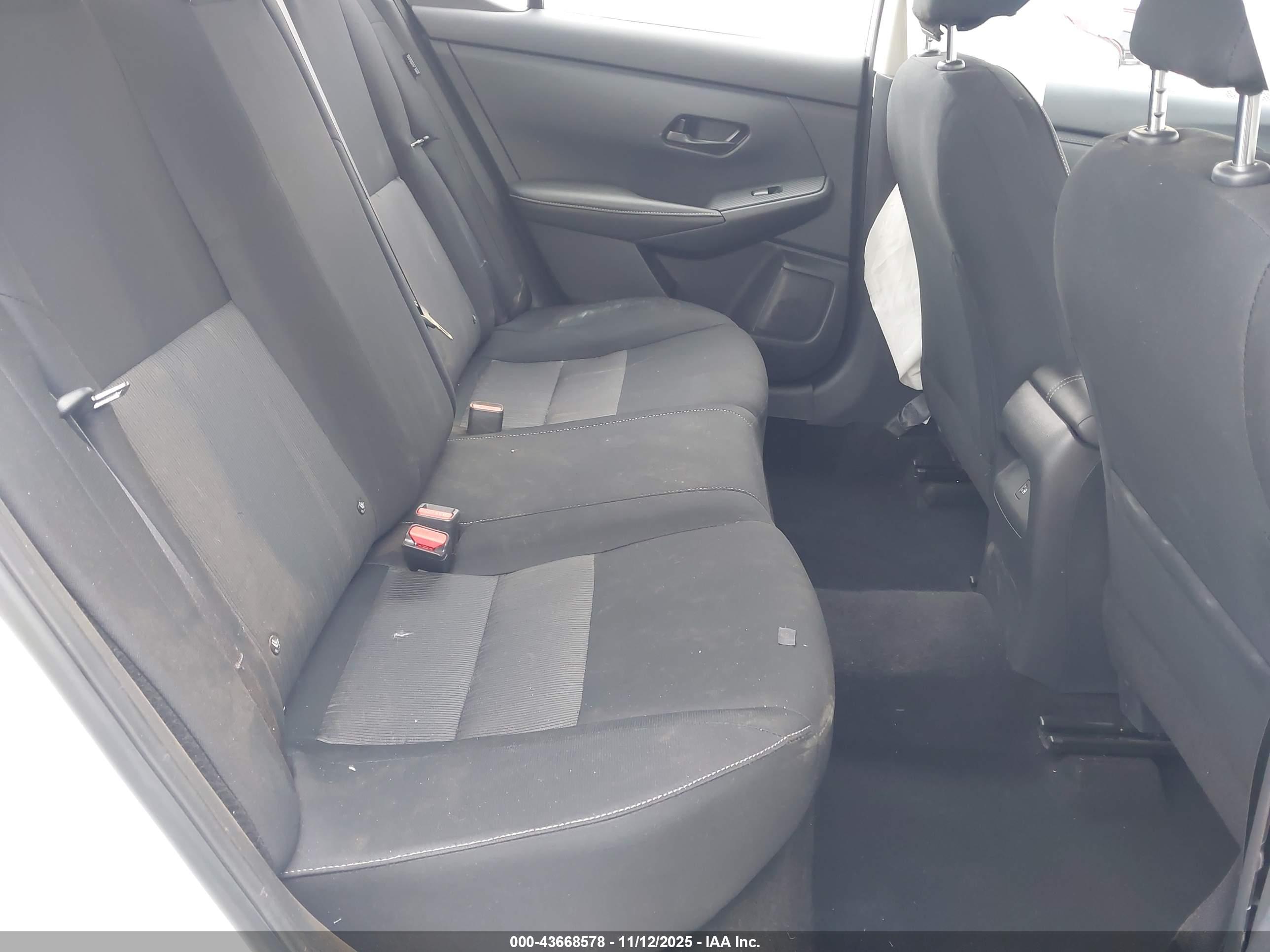 NISSAN SENTRA image 8