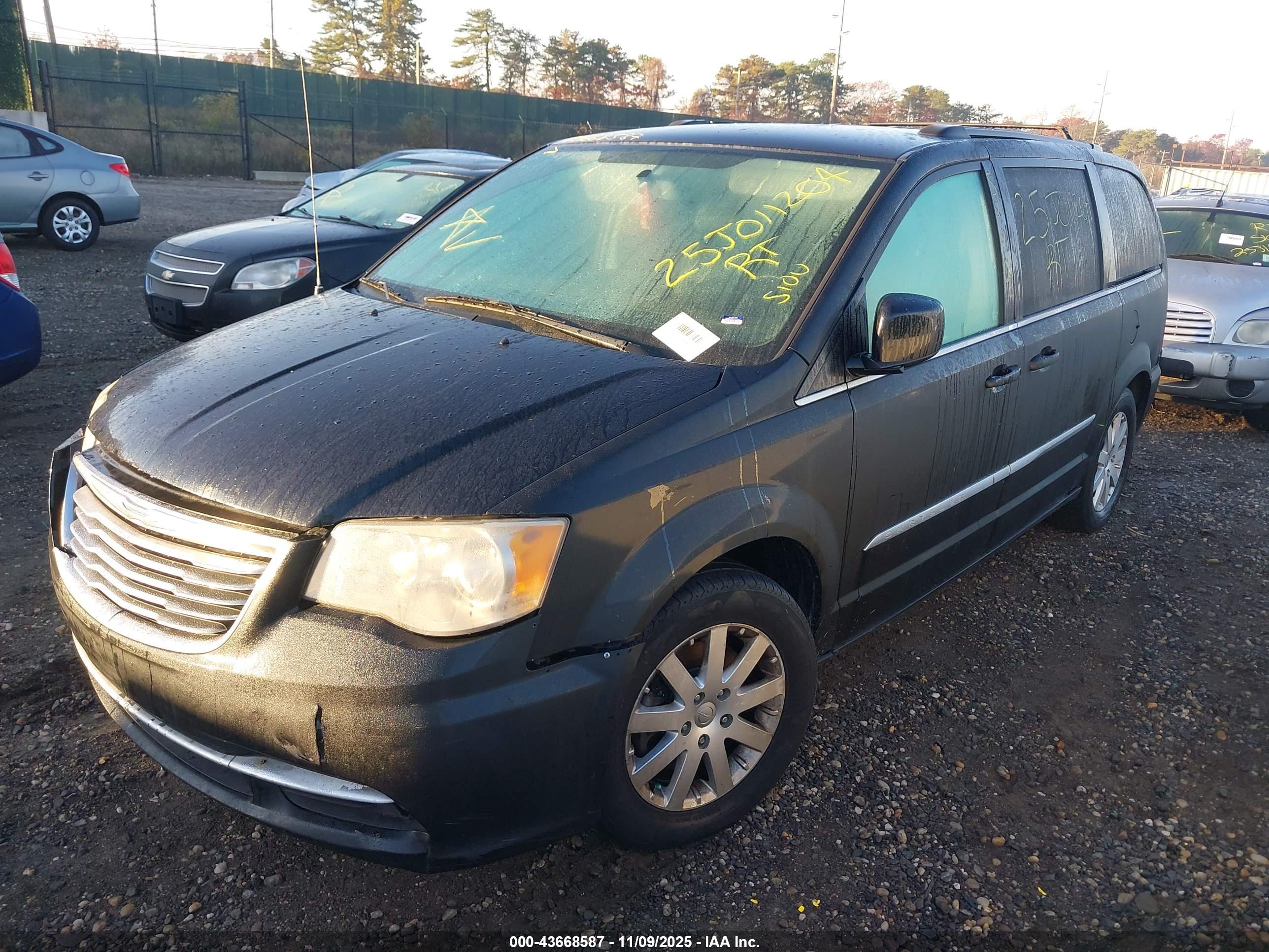 CHRYSLER TOWN image 2