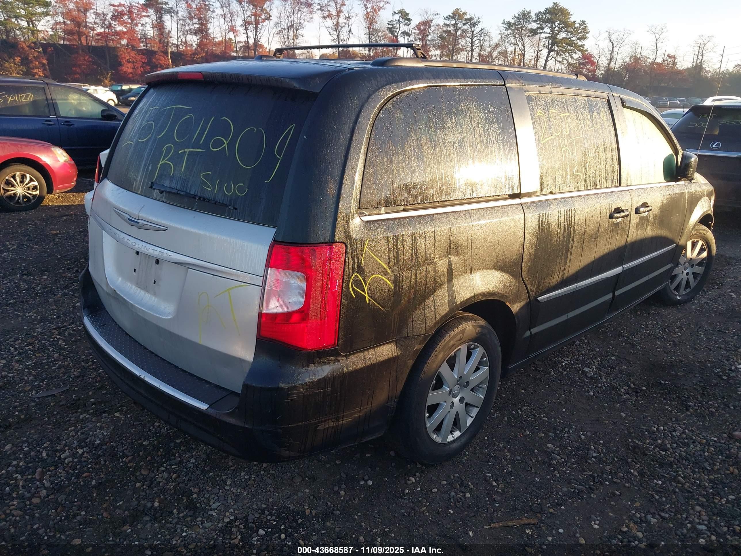 CHRYSLER TOWN image 4