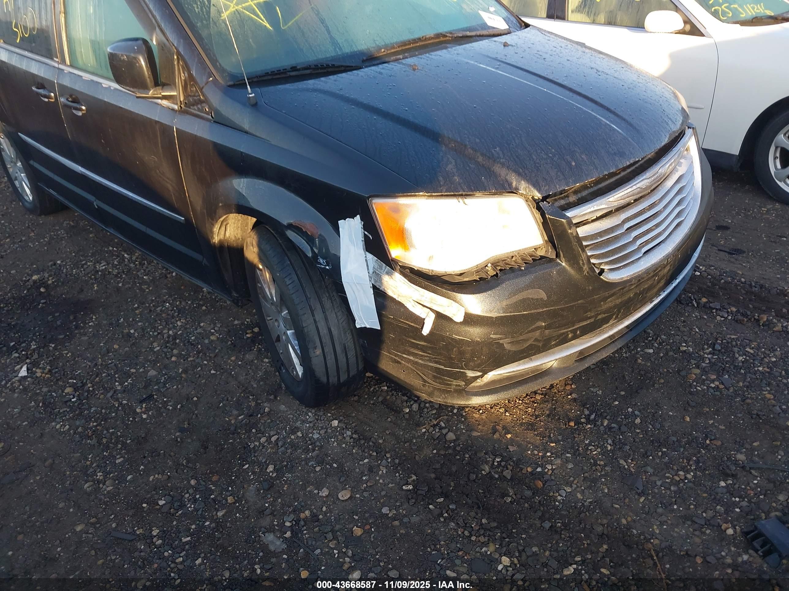 CHRYSLER TOWN image 6